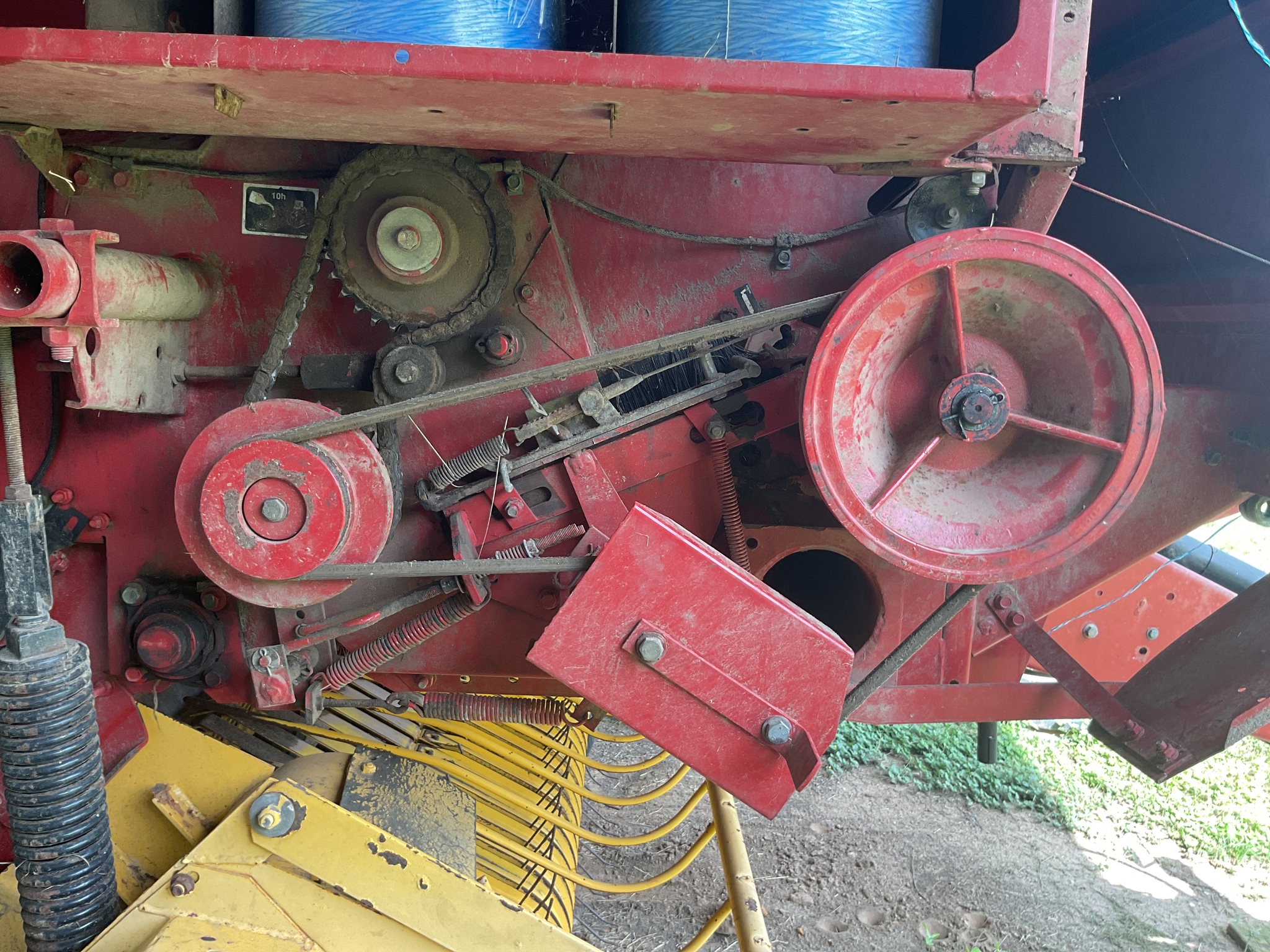 2003 New Holland BR750 Image 8