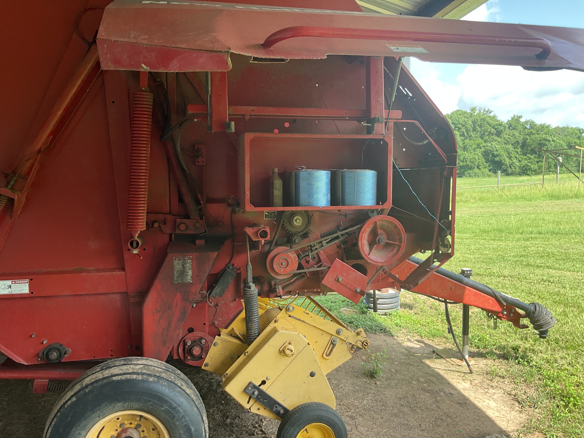 2003 New Holland BR750 Image 4