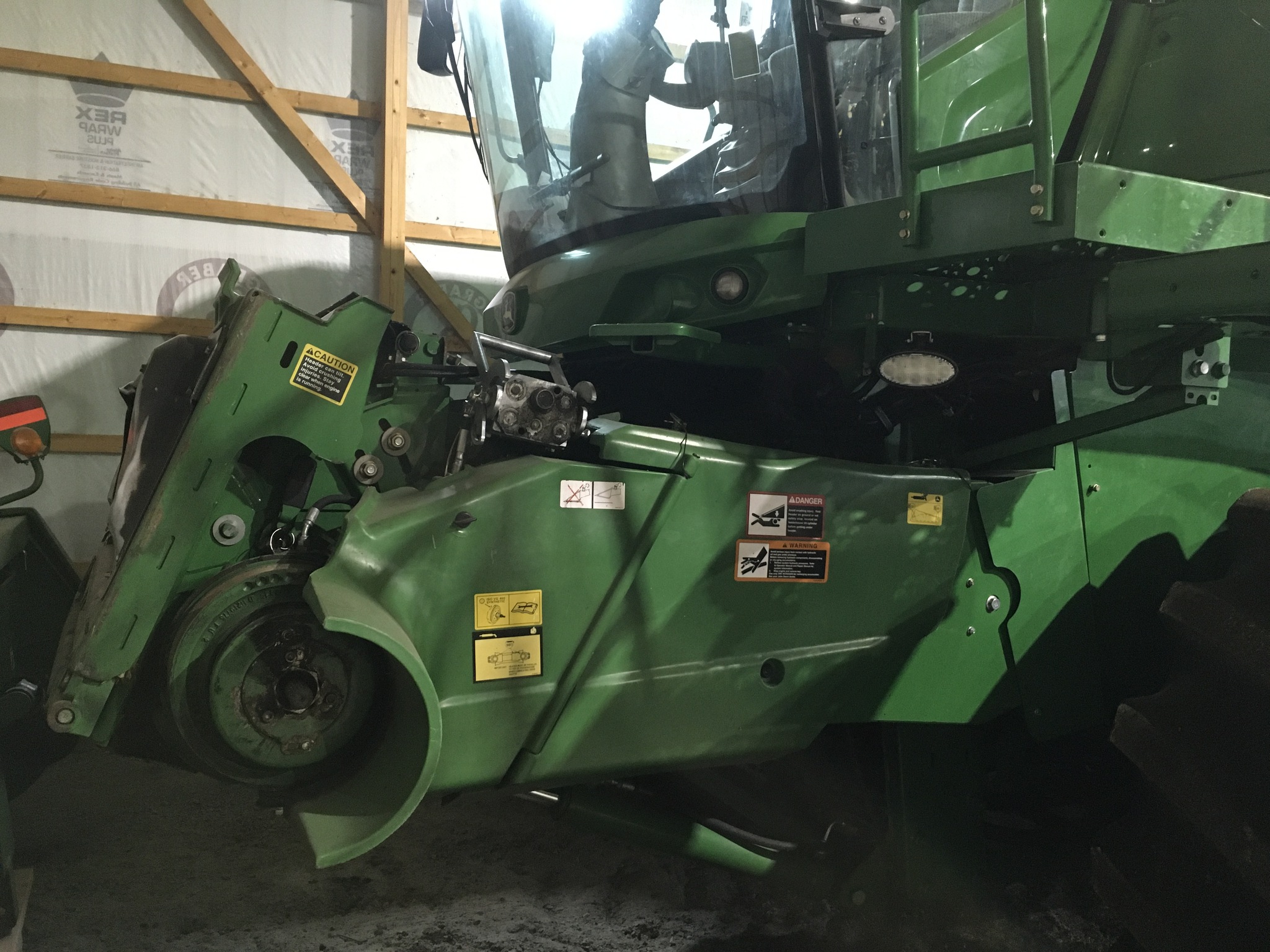 2012 John Deere S670 Image 15