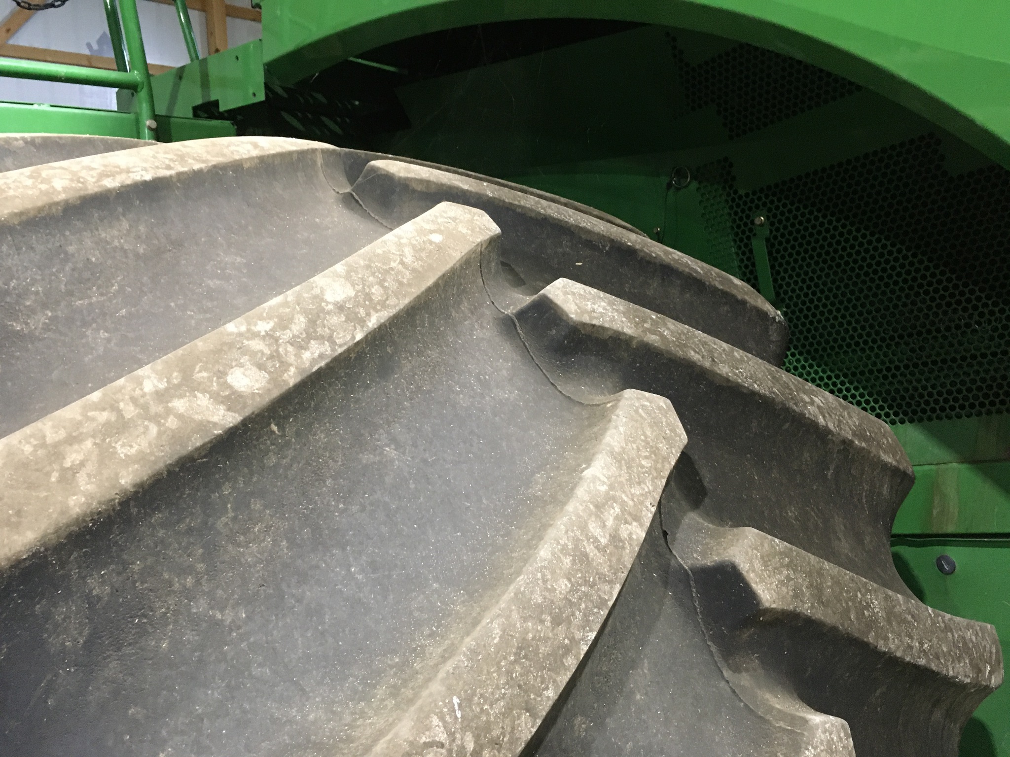 2012 John Deere S670 Image 11