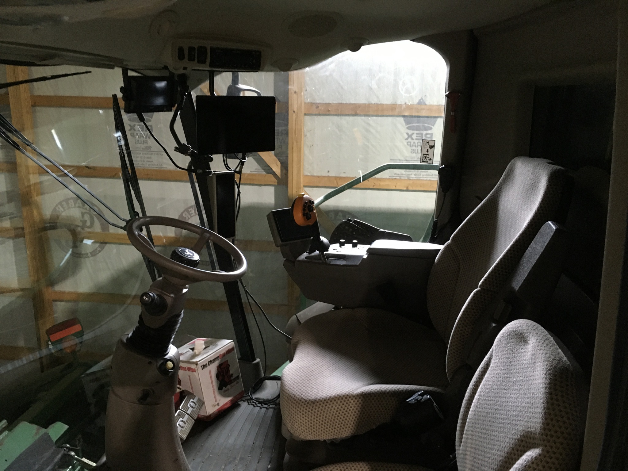 2012 John Deere S670 Image 6