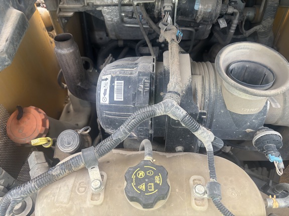 2022 John-Deere 325G