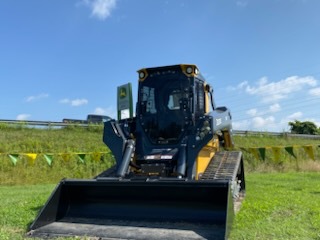 2025 John Deere 335 P Image 1
