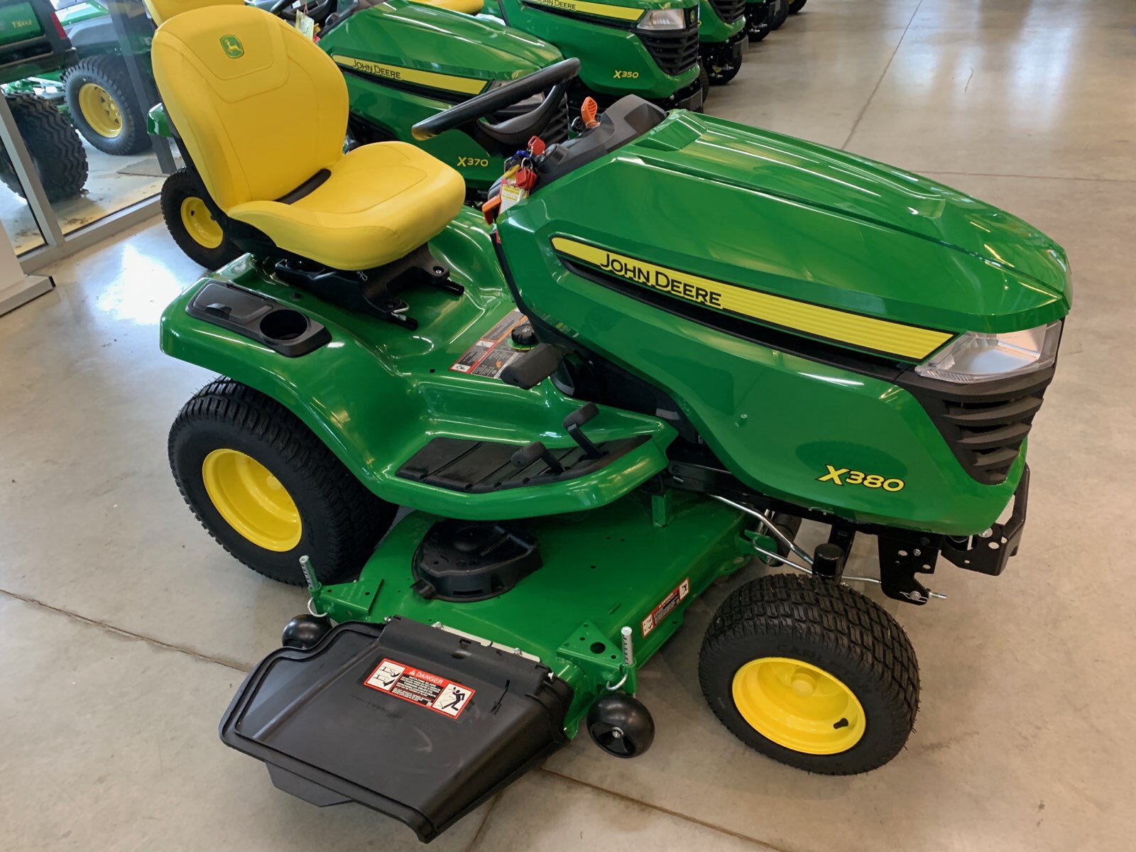 2025 John Deere X380 Image 3