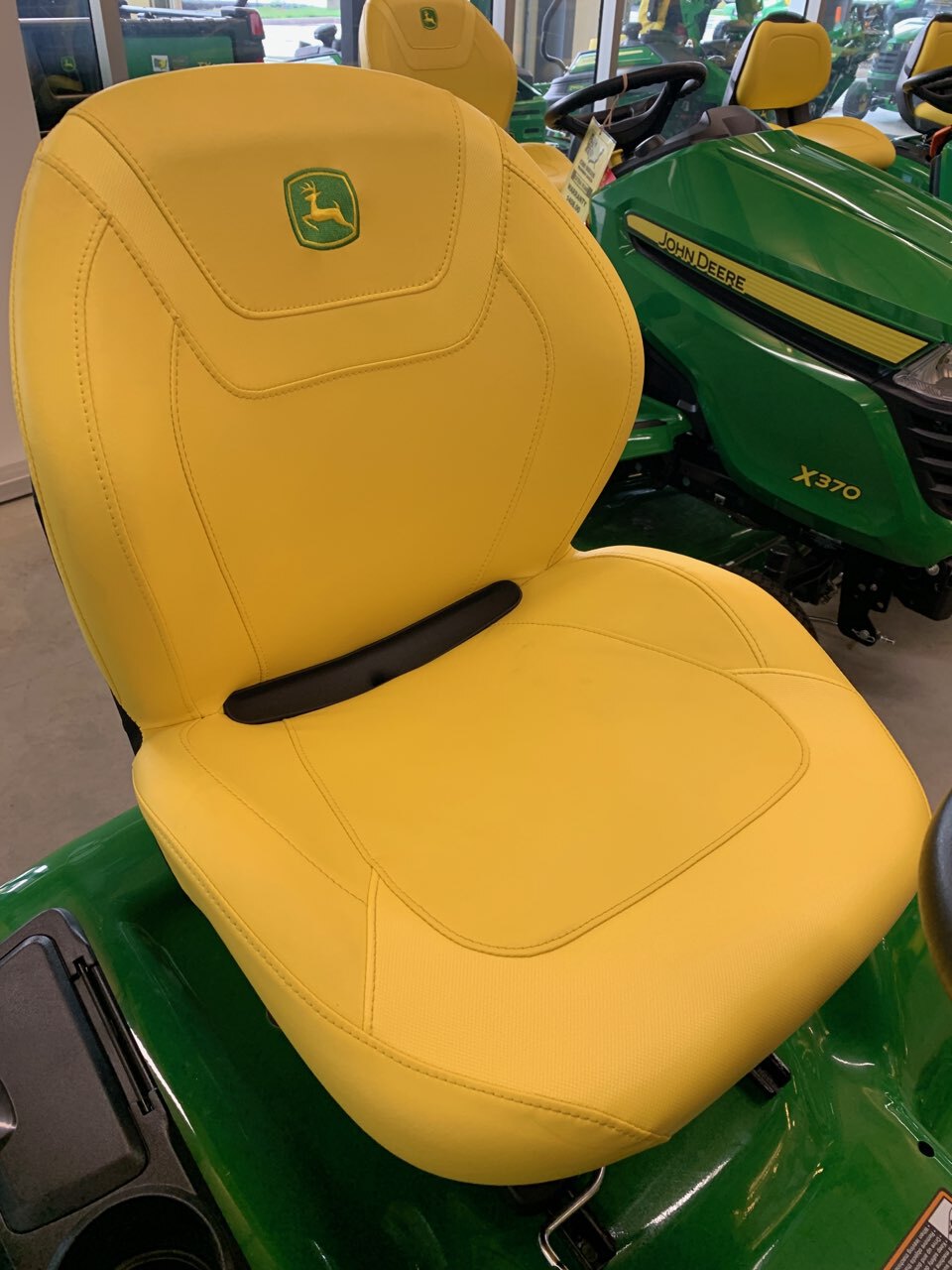 2025 John Deere X380 Image 4