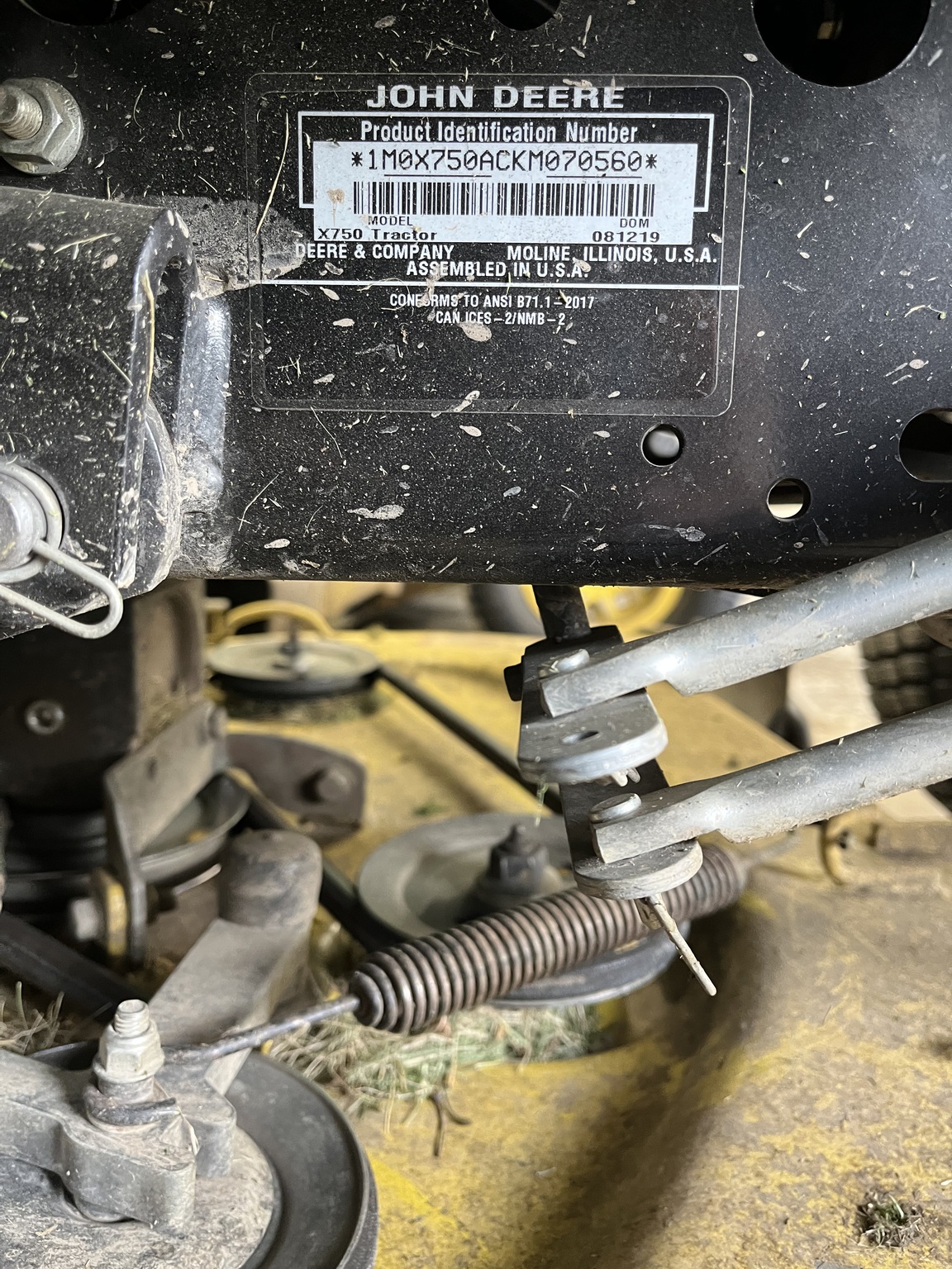 2019 John Deere X750 Image 5