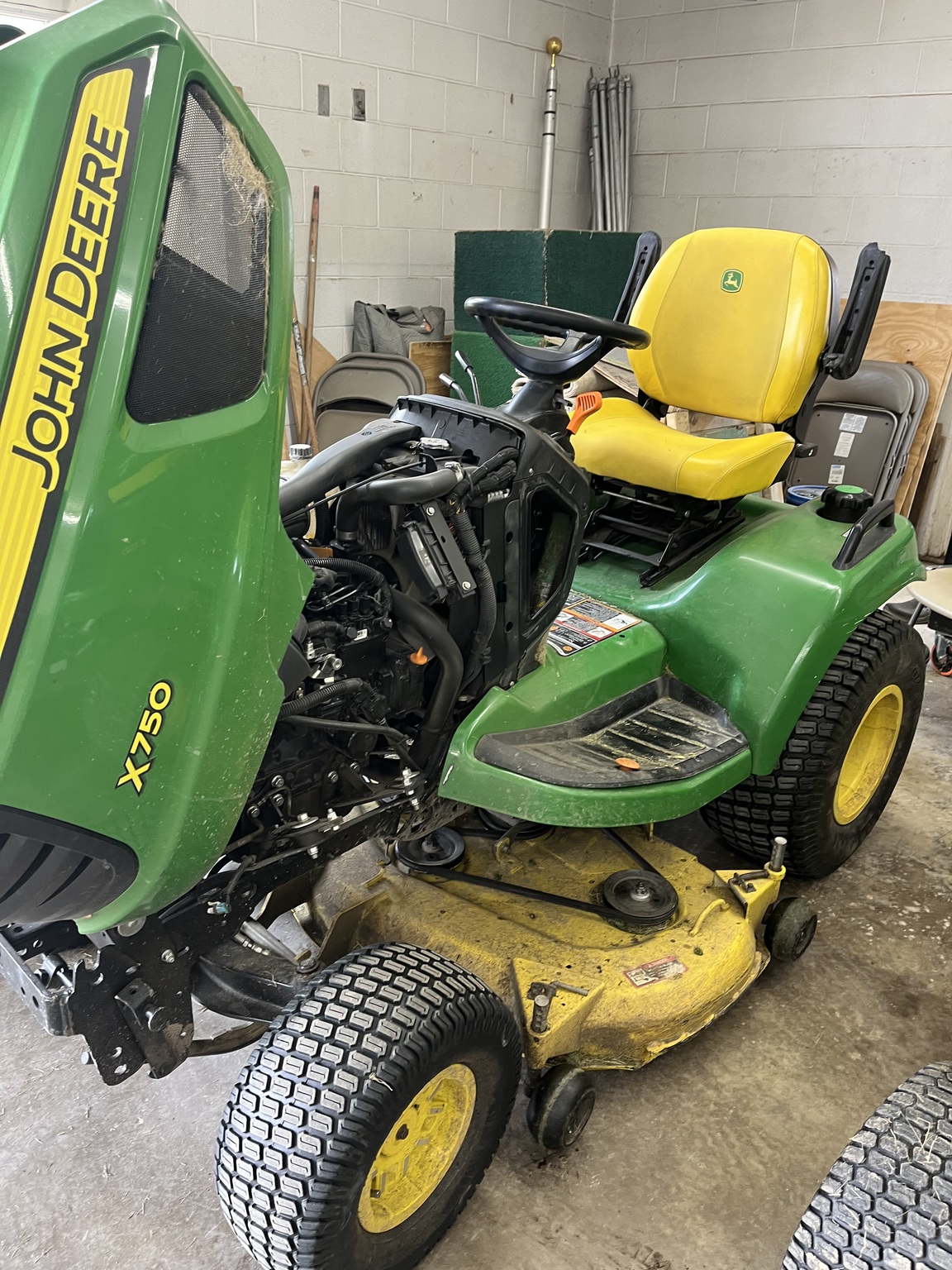 2019 John Deere X750 Image 2