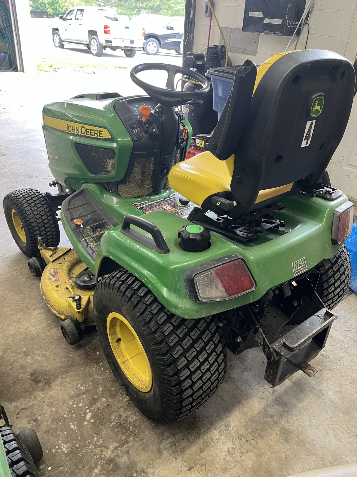 2019 John Deere X750 Image 3