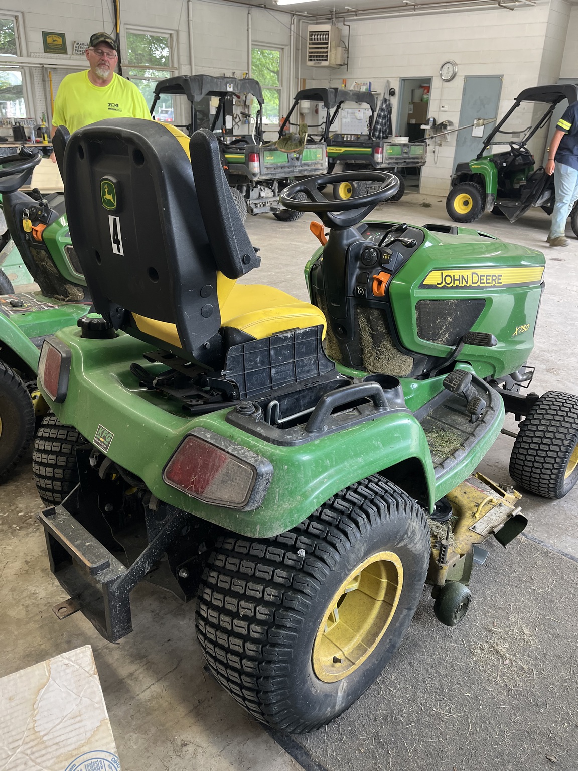 2019 John Deere X750 Image 4