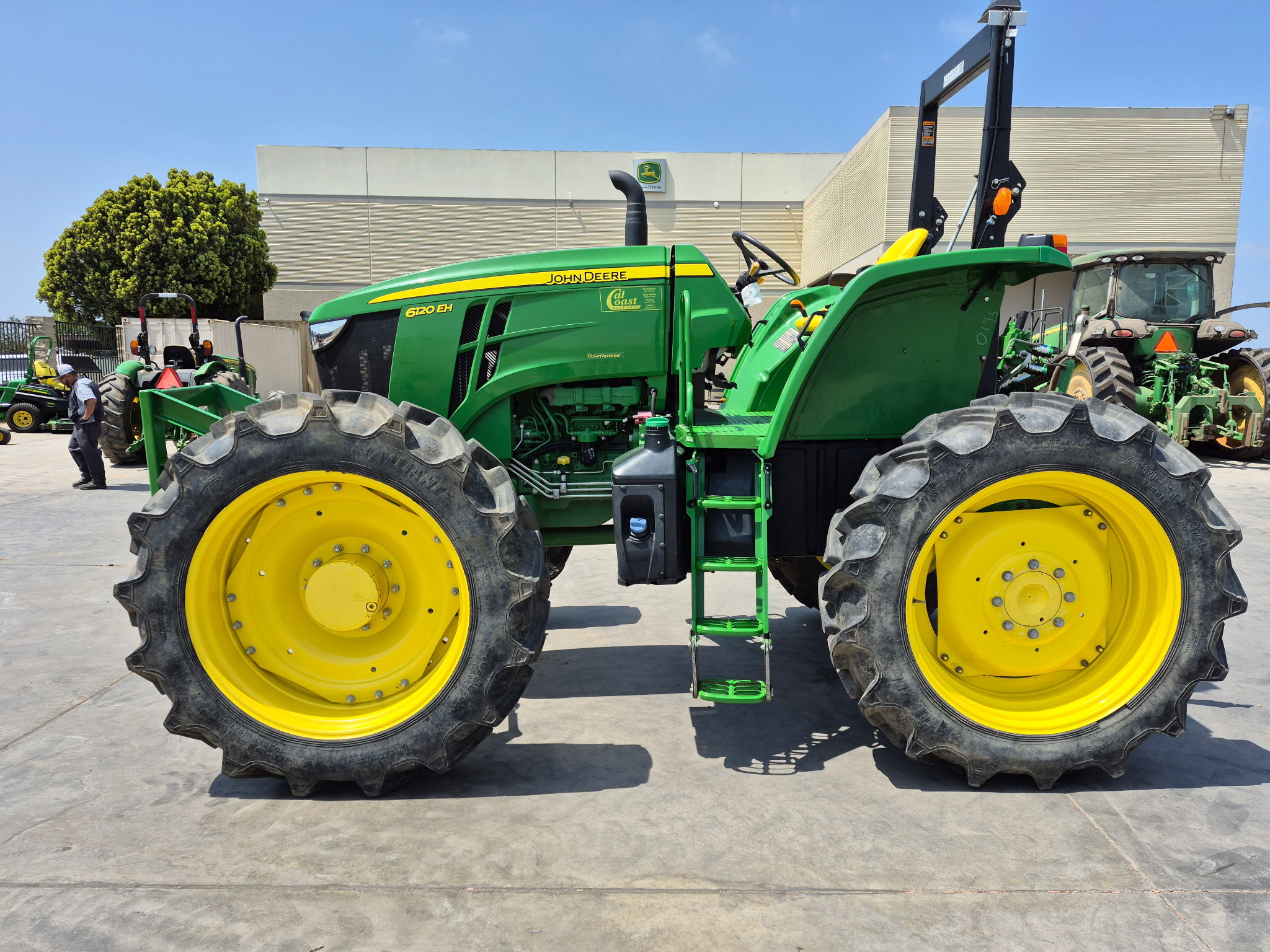 2022 John Deere 6120EH Image 2