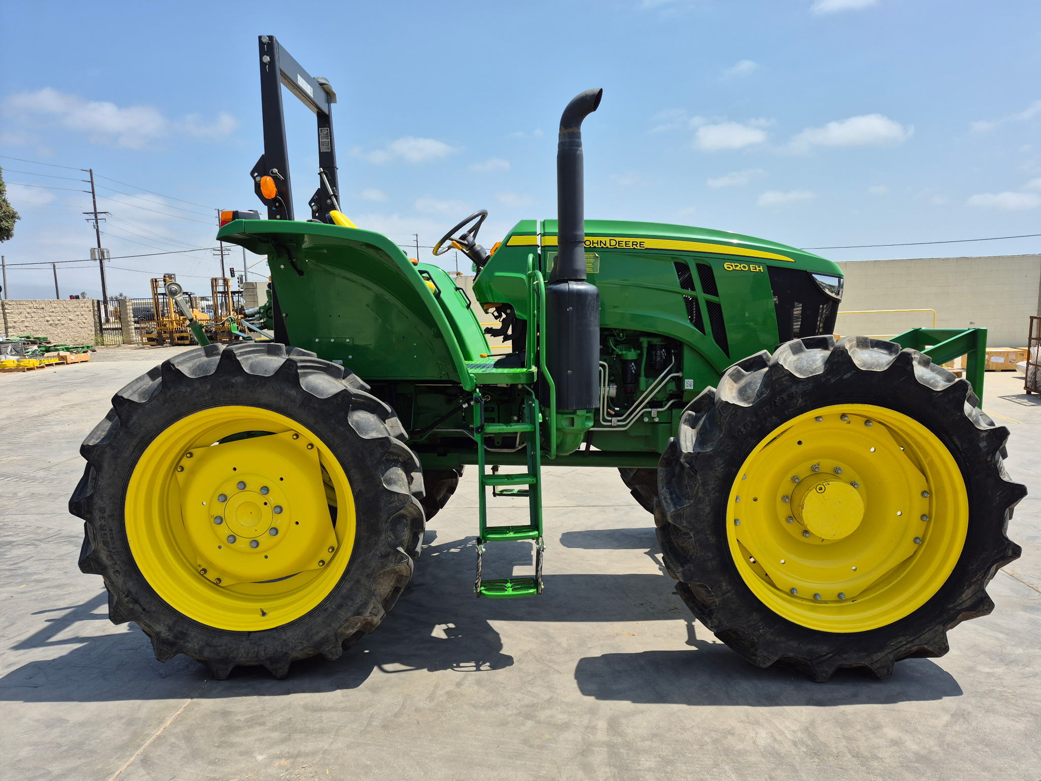 2022 John Deere 6120EH Image 4
