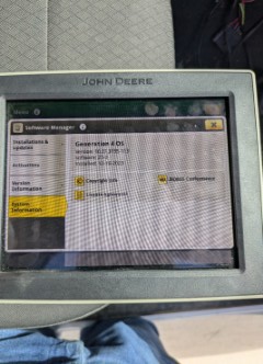 2023 John Deere 4240 Image 9