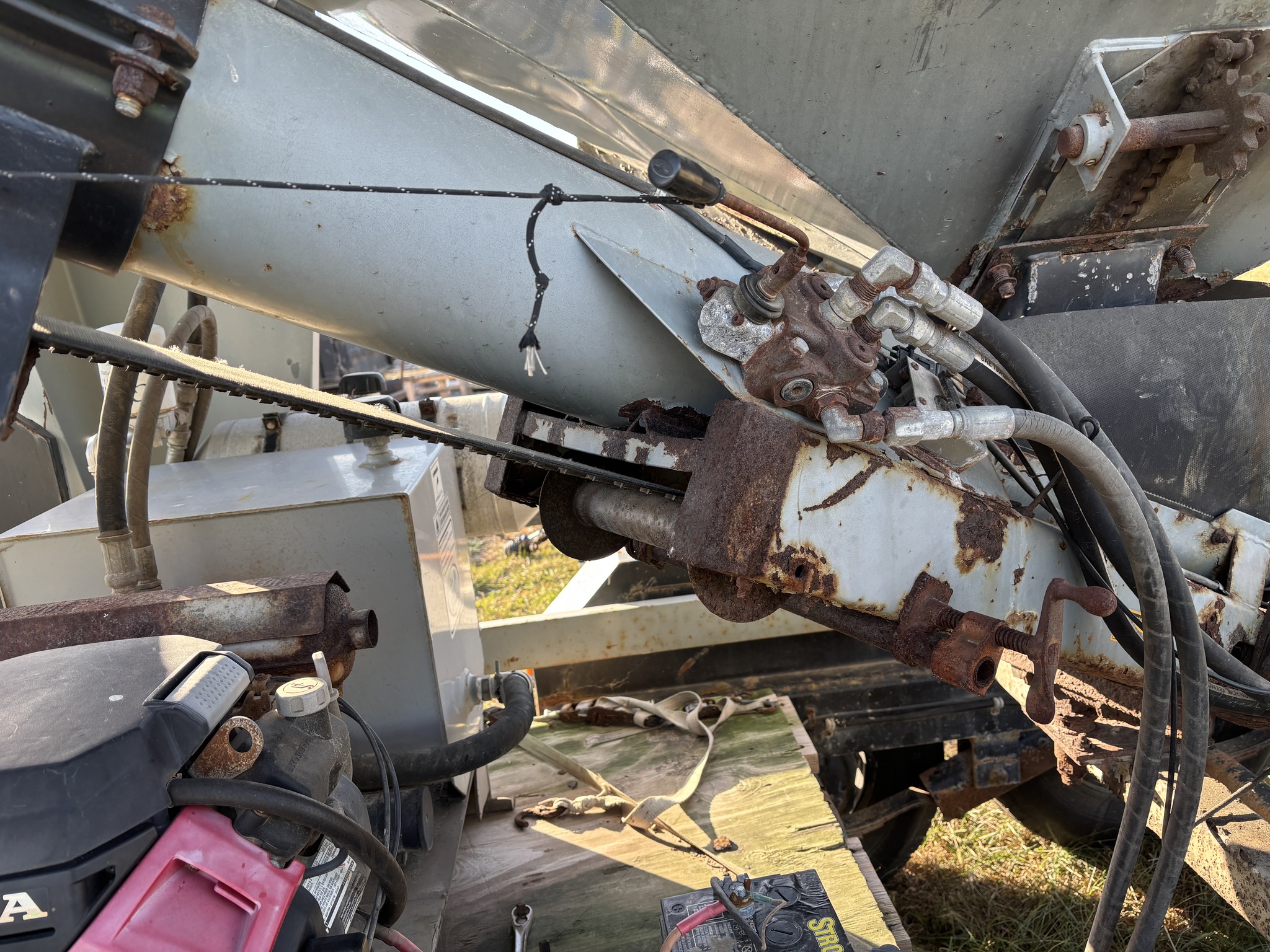   Convey-All BTS 290 at Heritage Tractor in Brimfield, IL