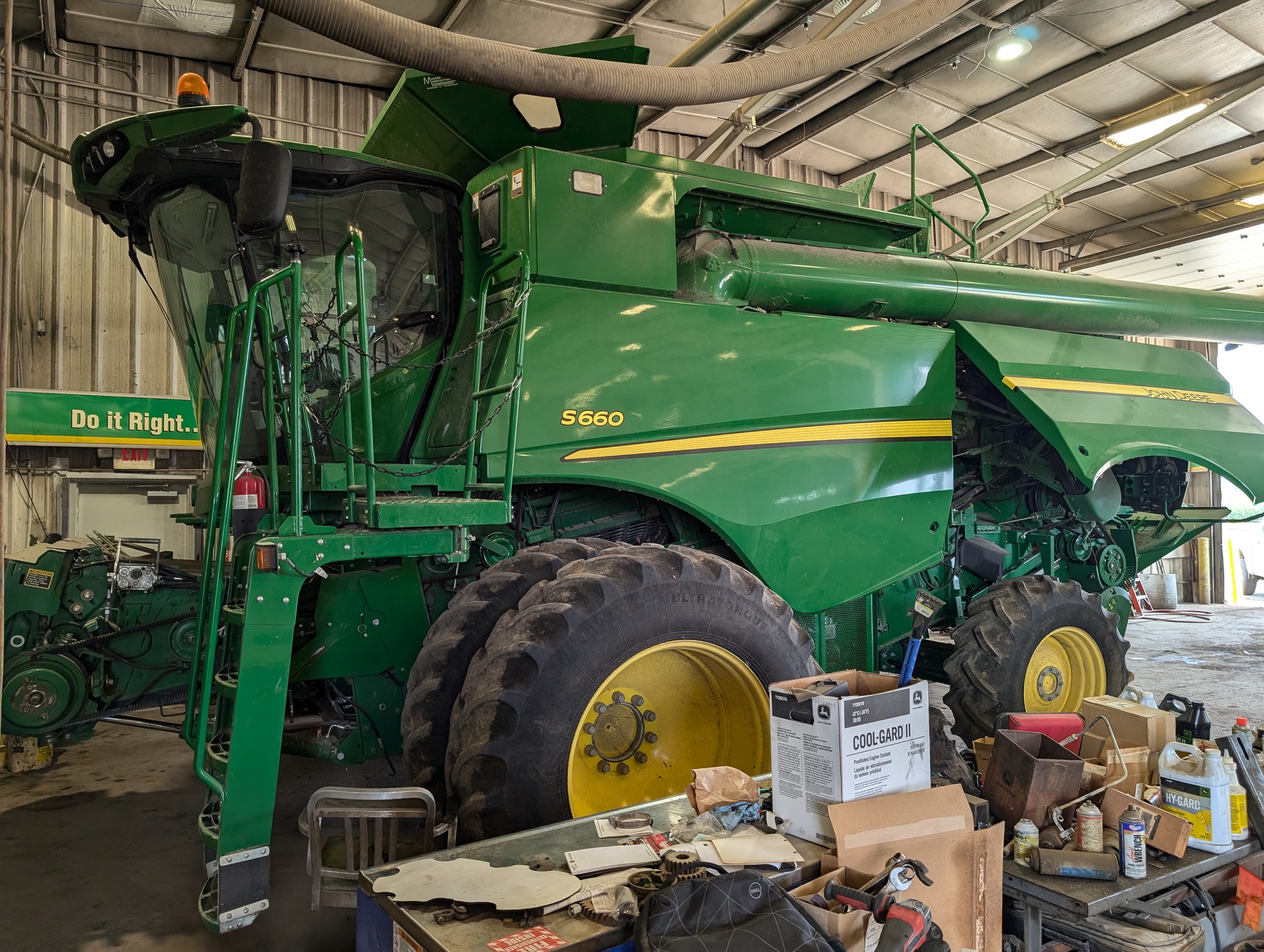  2012 John Deere S660 at Heritage Tractor in Lacon, IL