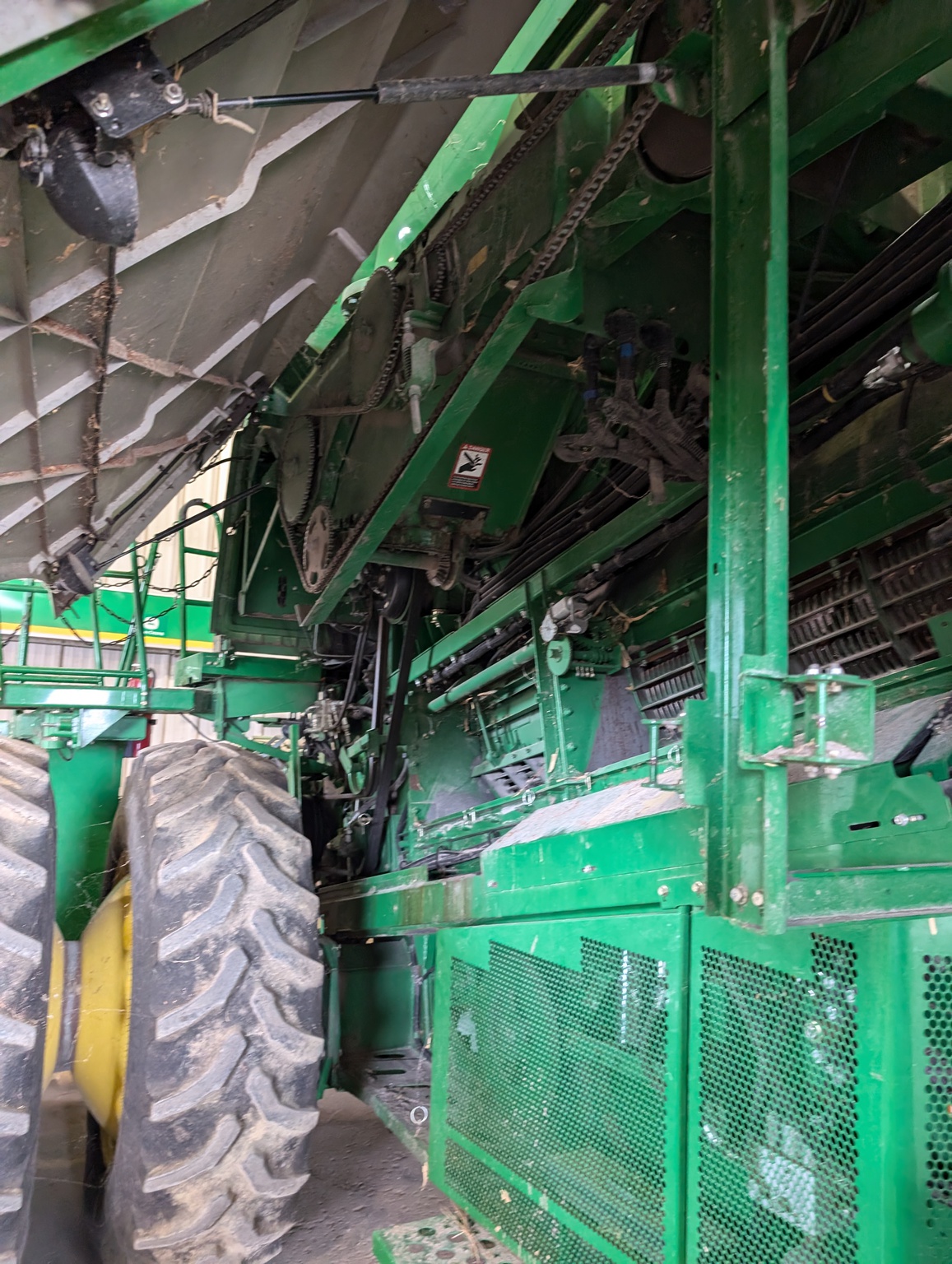  2012 John Deere S660 at Heritage Tractor in Lacon, IL