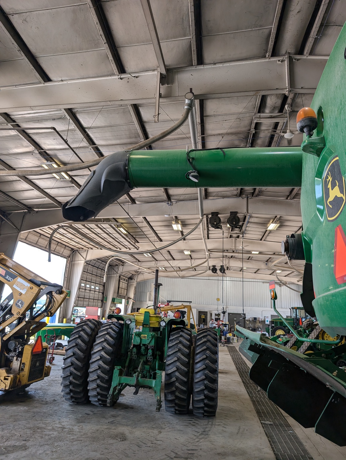  2012 John Deere S660 at Heritage Tractor in Lacon, IL