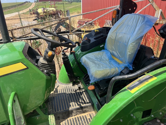 Photo of 2024 John Deere 5075E