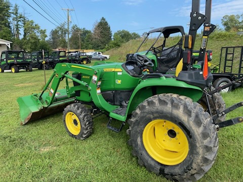 2022 John Deere 3032E Image 2