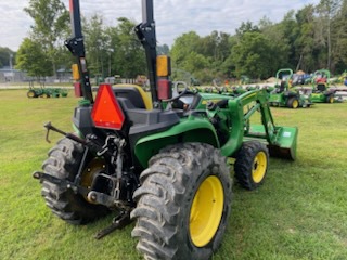 2022 John Deere 3032E Image 3