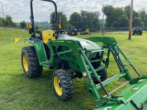 2022 John Deere 3032E Image 4