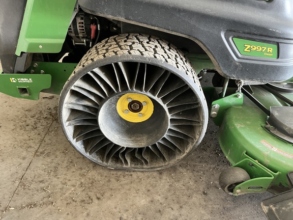 2024 John Deere Z997R - Photo11