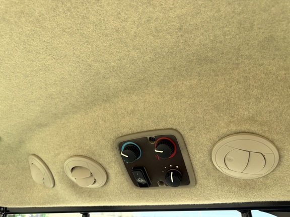 2025 John Deere 4066R - Photo29