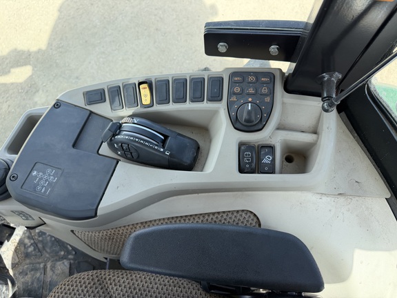 2025 John Deere 4066R - Photo32