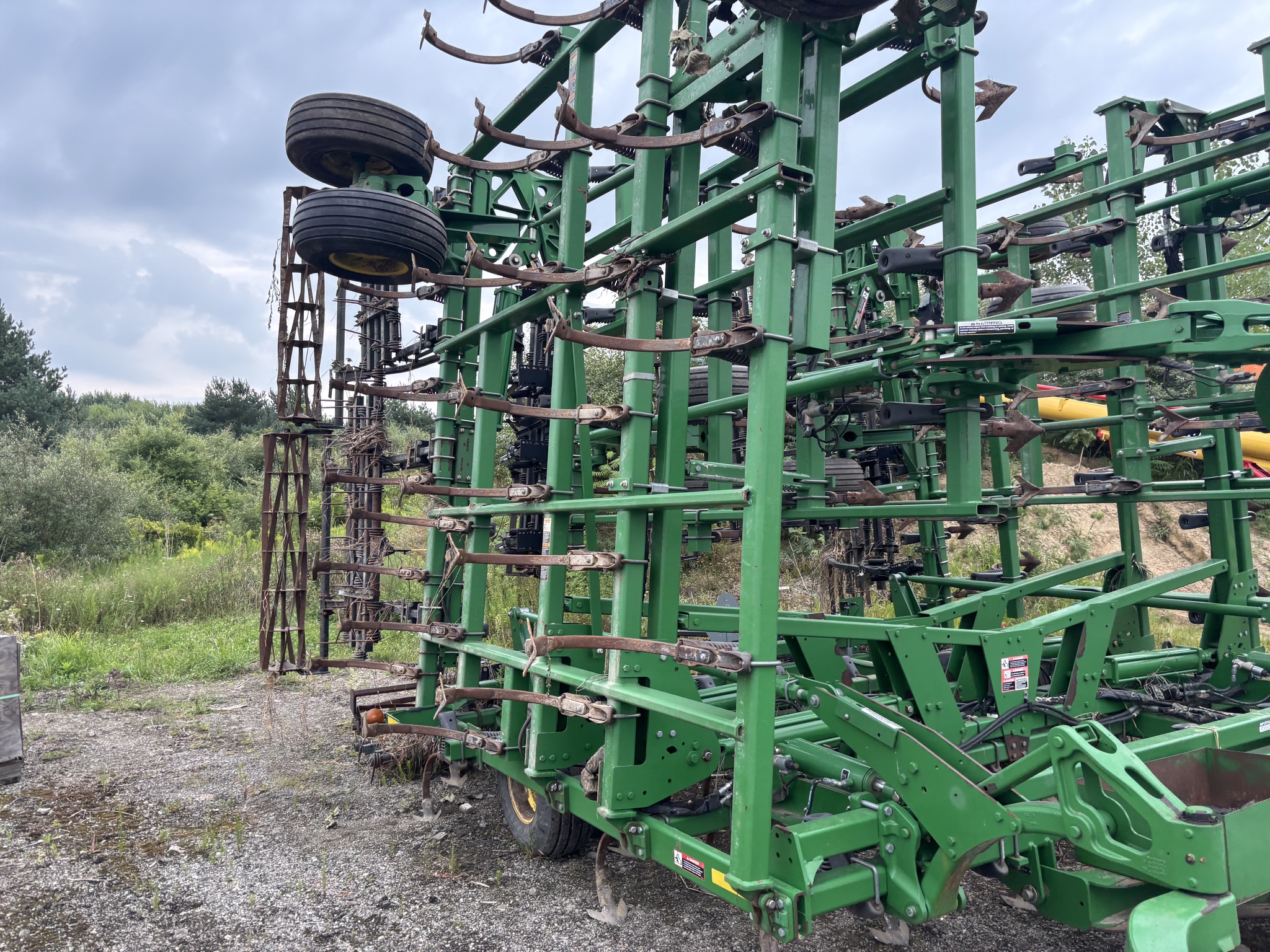 2014 John Deere 2210 Image 2