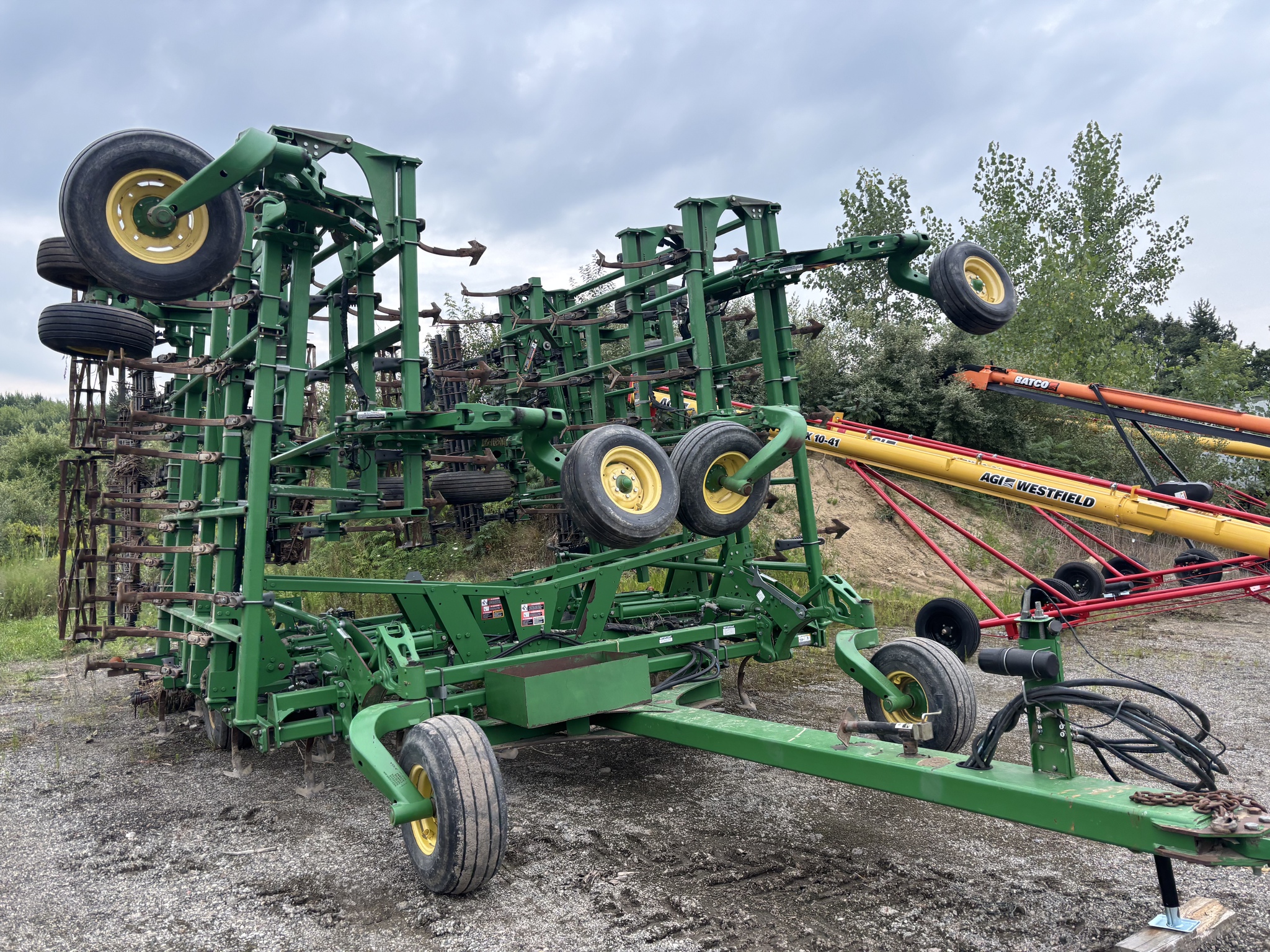 2014 John Deere 2210 Image 1