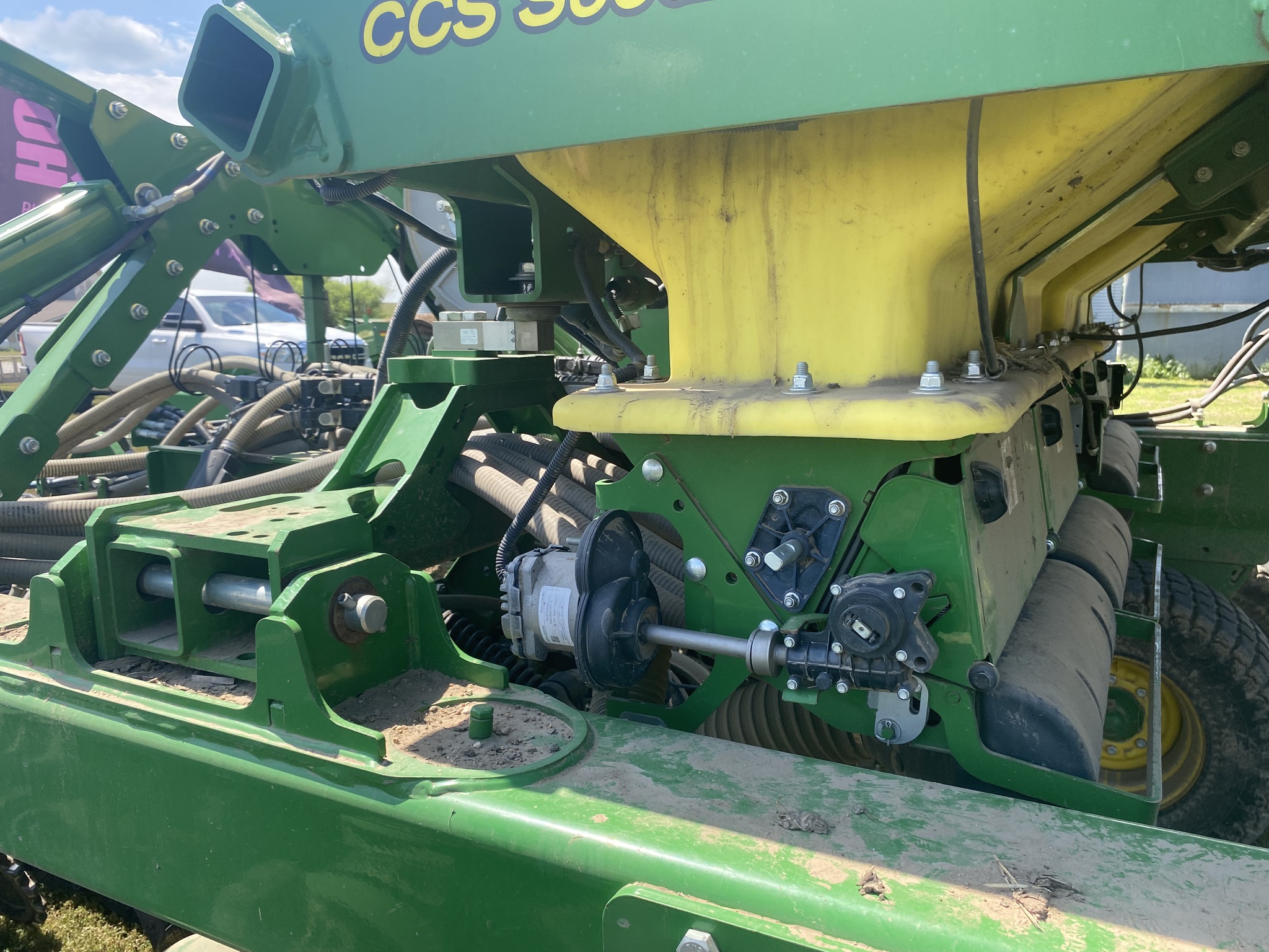 2019 John Deere N530C Image 11