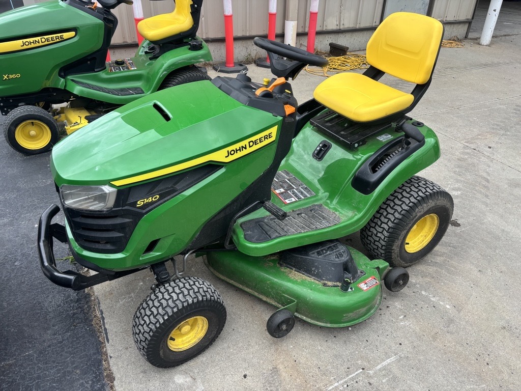 2025 John Deere S140 Image 7