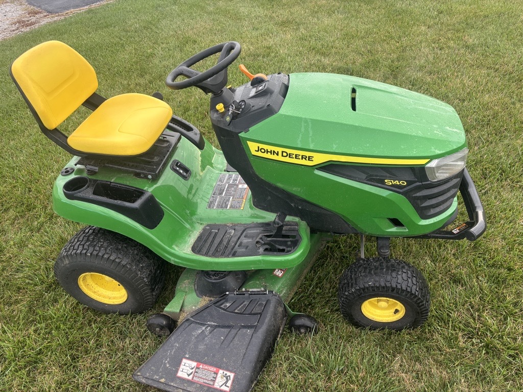 2025 John Deere S140 Image 2