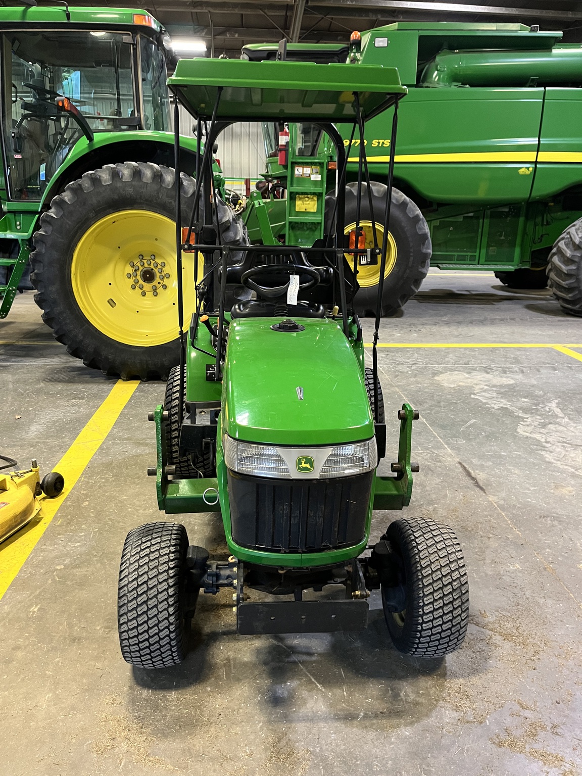 2006 John Deere 2305 Image 2