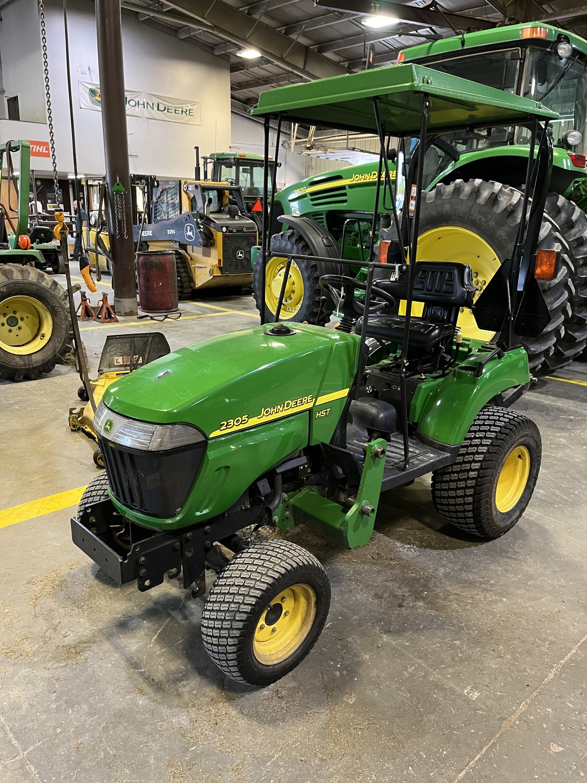 2006 John Deere 2305 Image 3