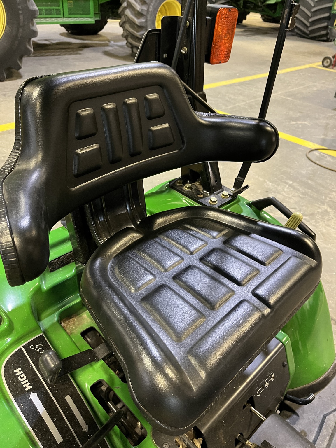2006 John Deere 2305 Image 11