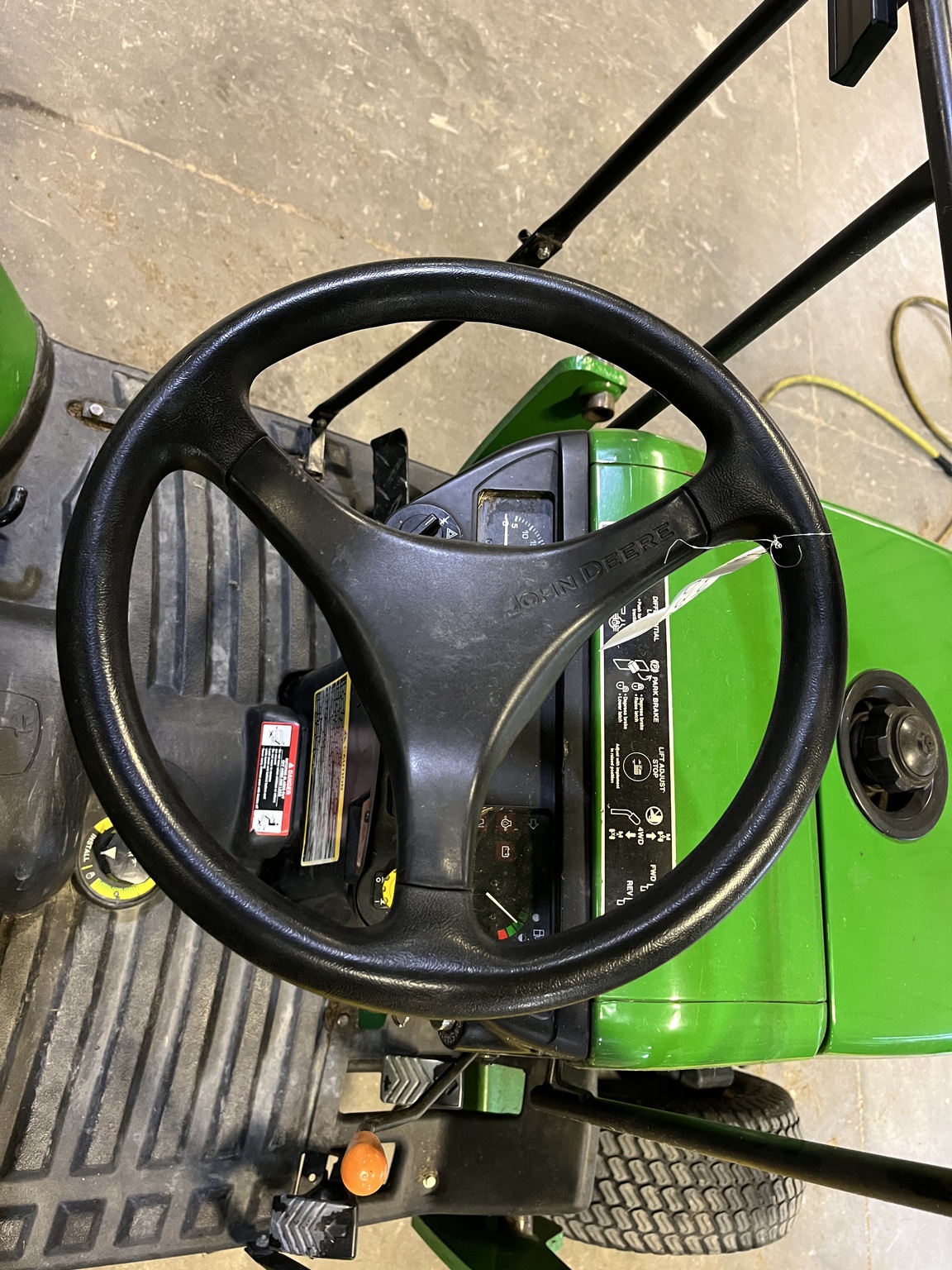 2006 John Deere 2305 Image 12