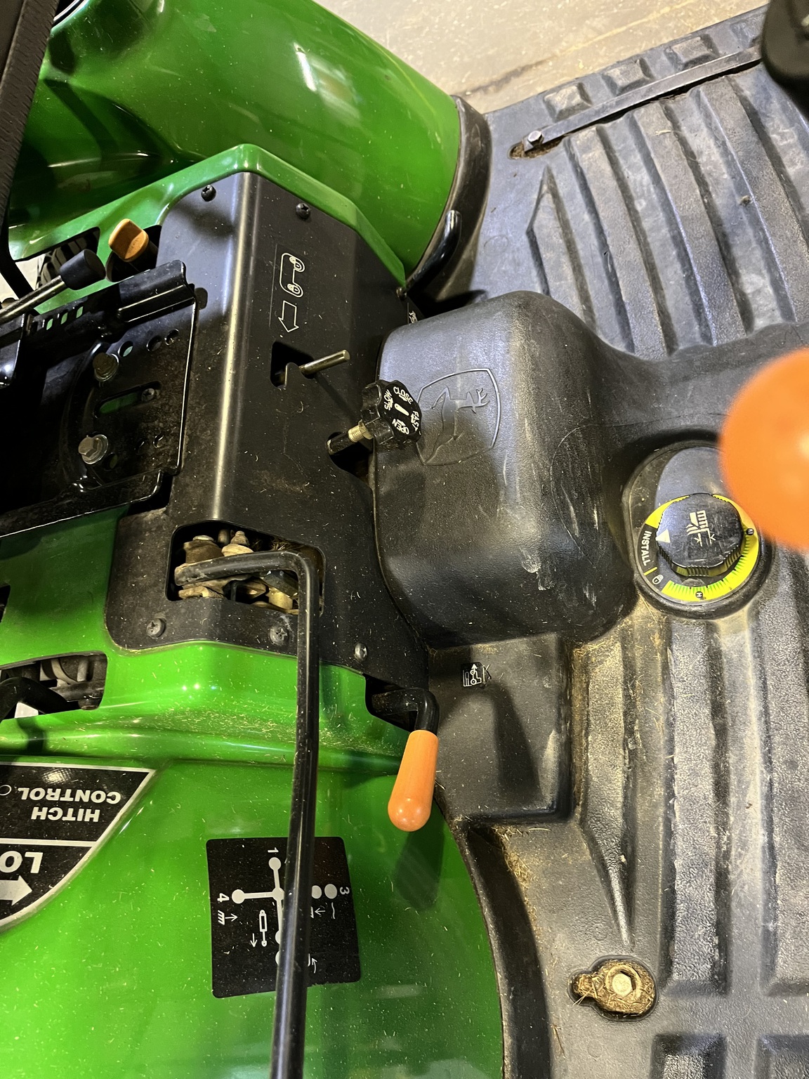 2006 John Deere 2305 Image 15