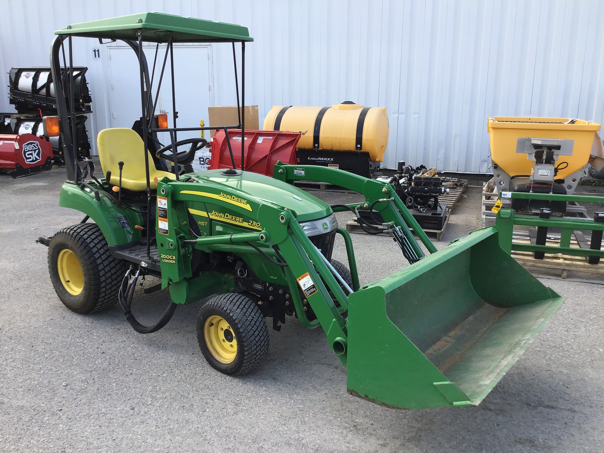 2006 John Deere 2305 Image 4