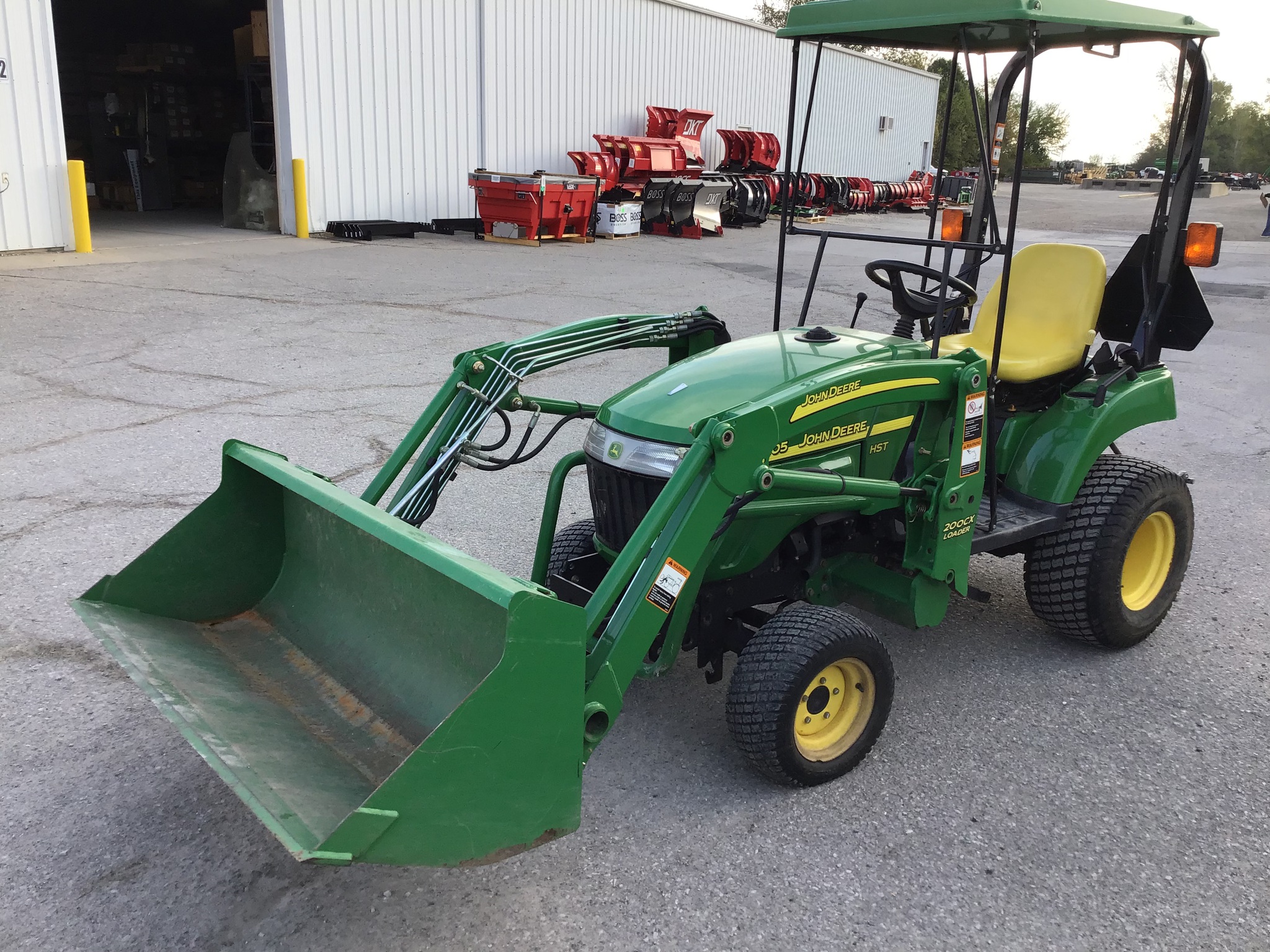 2006 John Deere 2305 Image 3