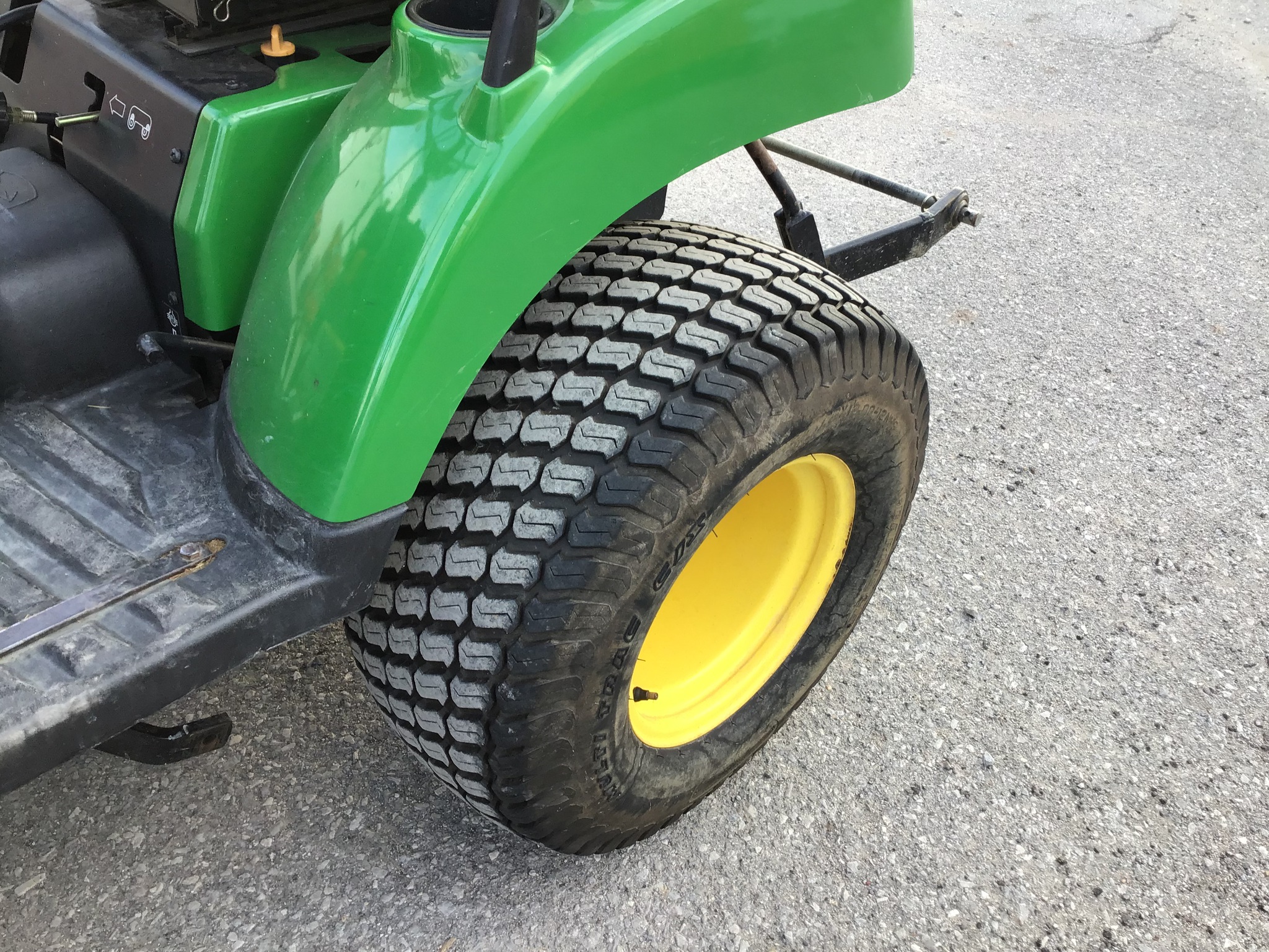 2006 John Deere 2305 Image 8