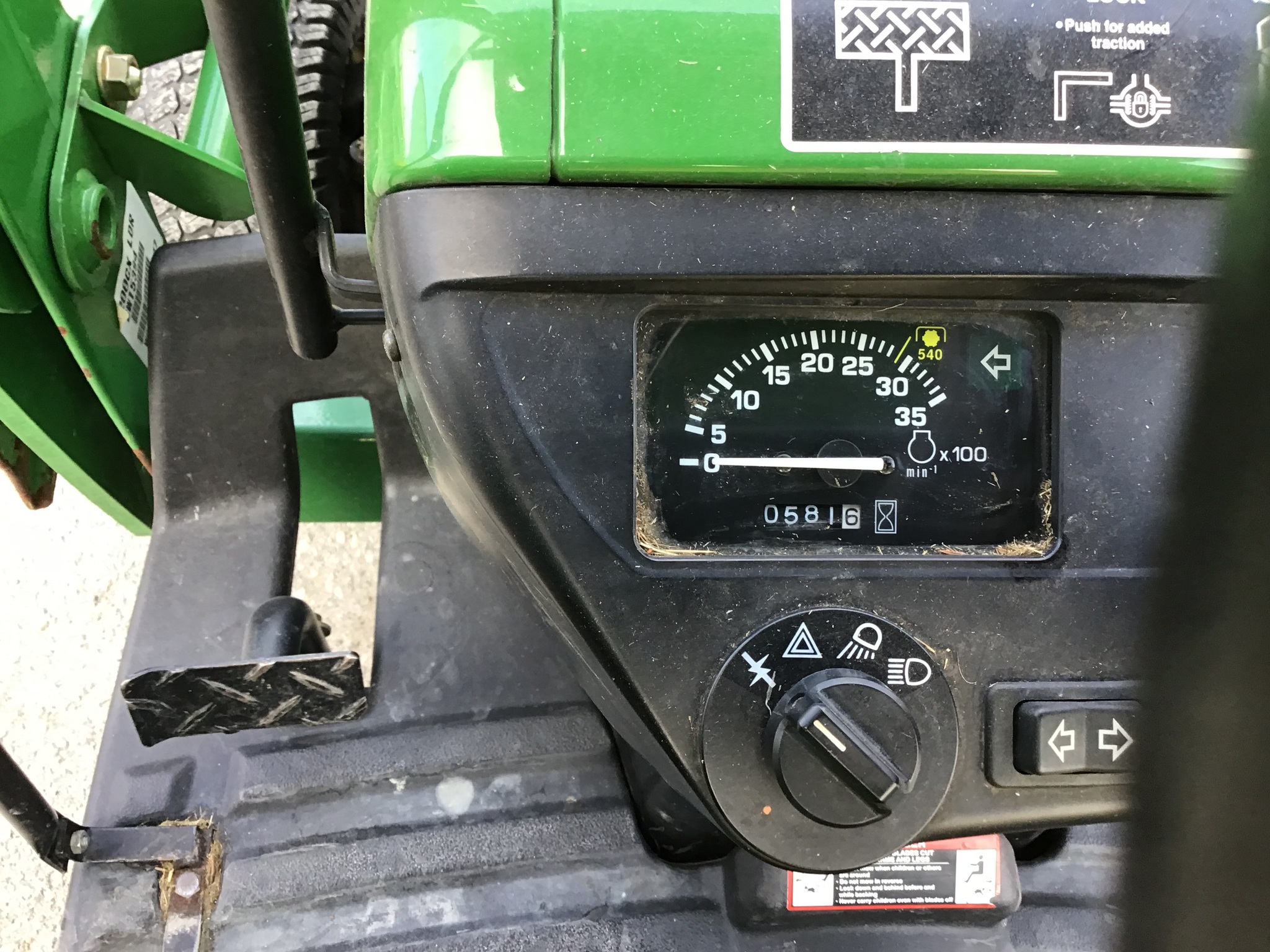 2006 John Deere 2305 Image 24