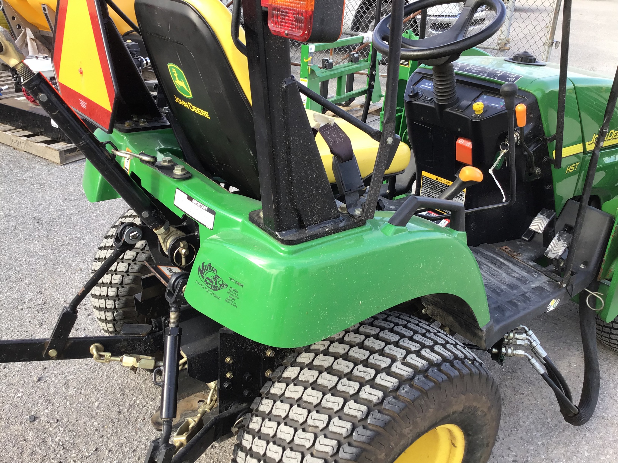 2006 John Deere 2305 Image 11