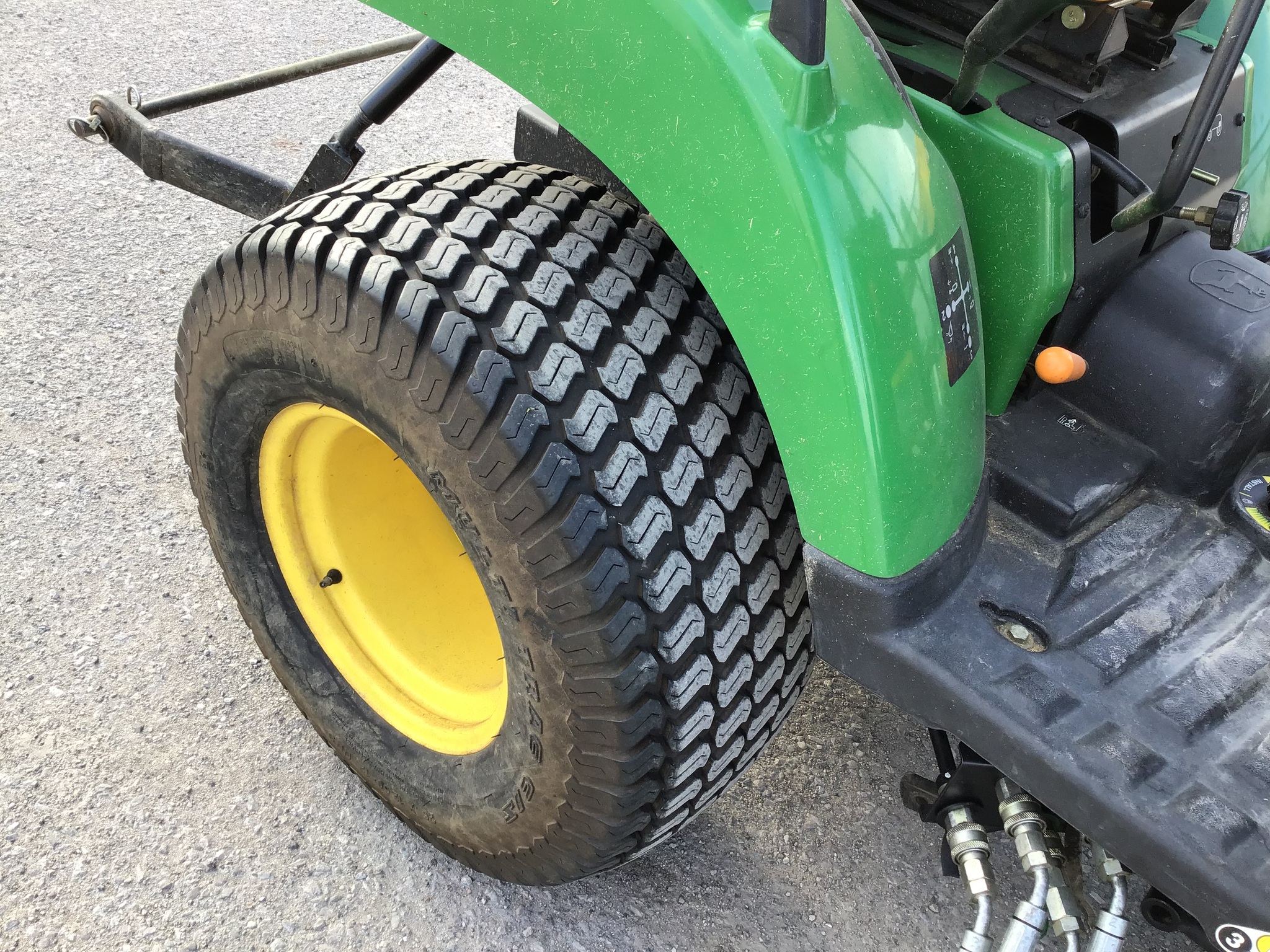 2006 John Deere 2305 Image 10