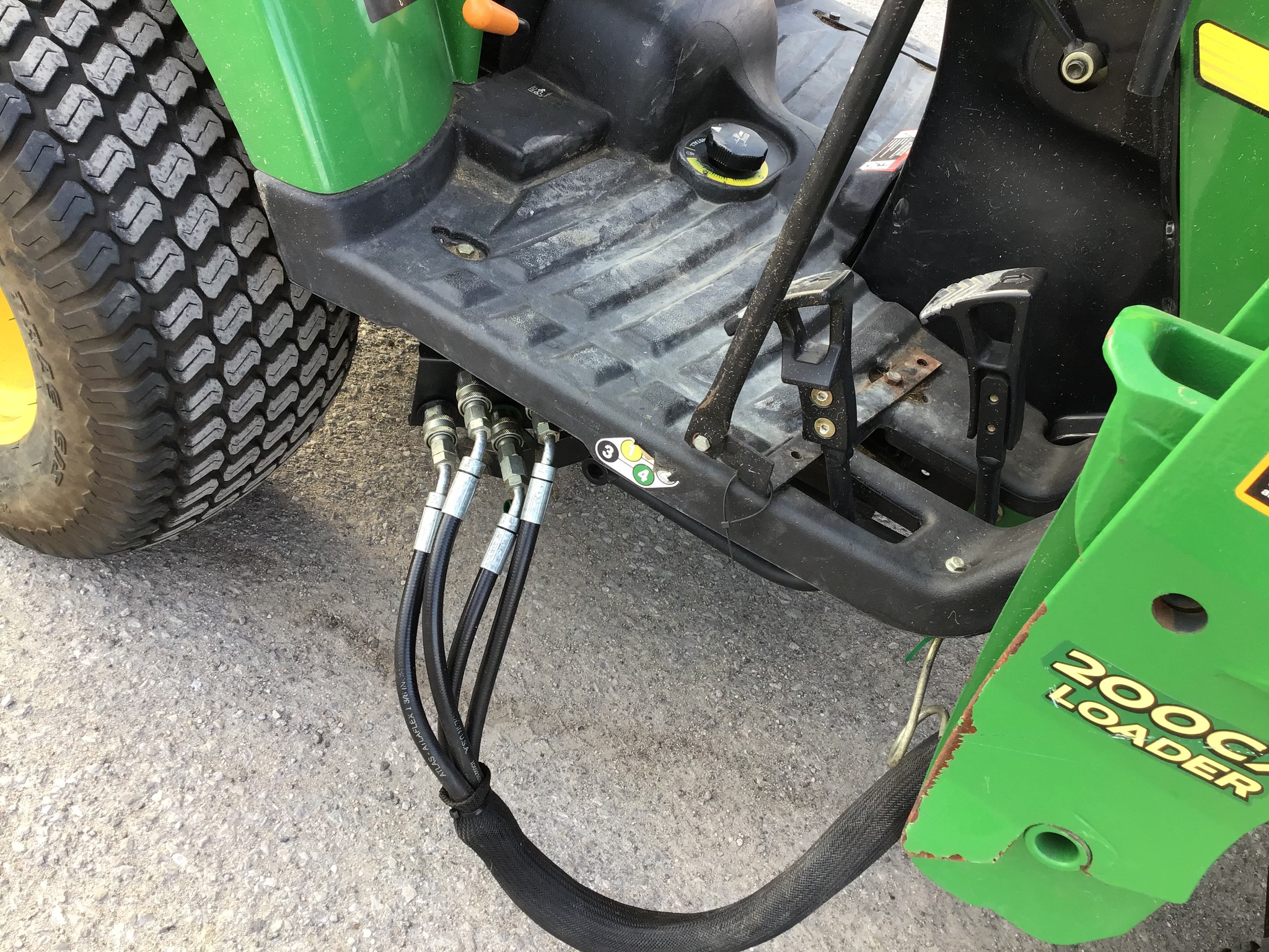 2006 John Deere 2305 Image 25