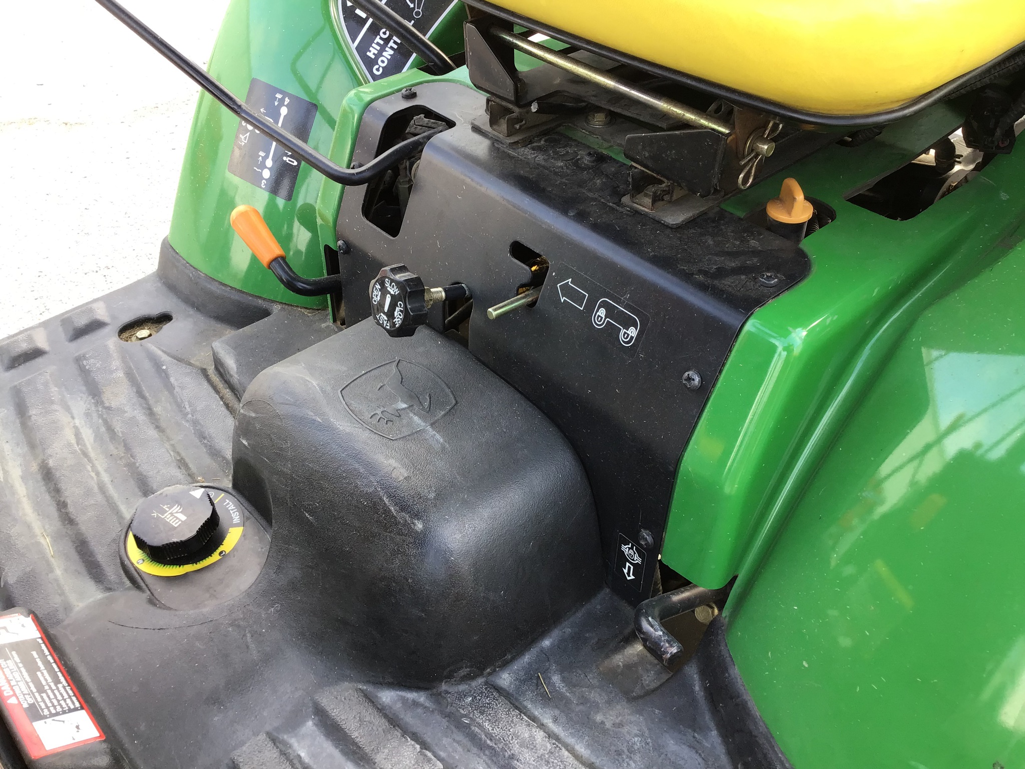 2006 John Deere 2305 Image 28