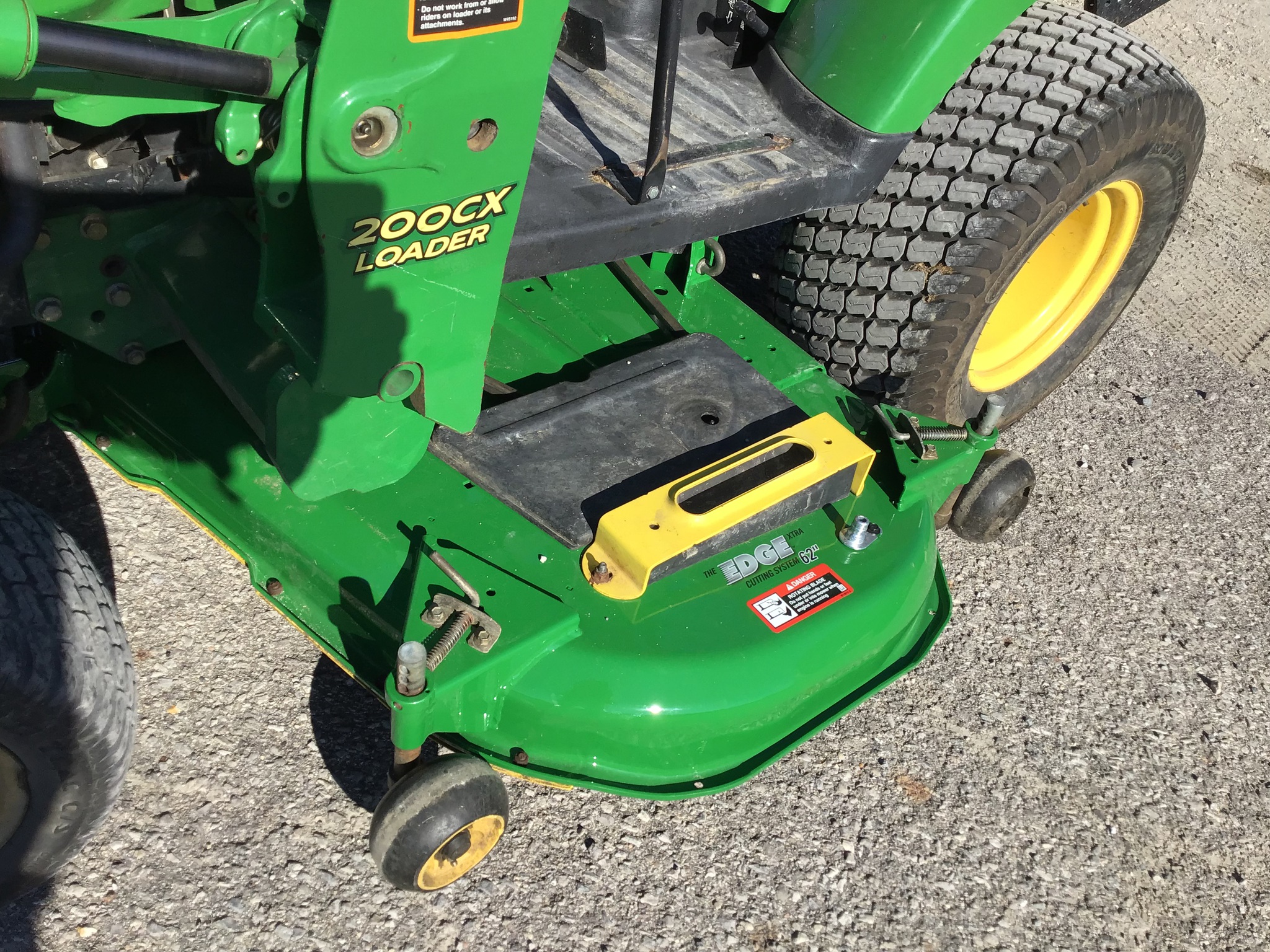 2006 John Deere 2305 Image 29