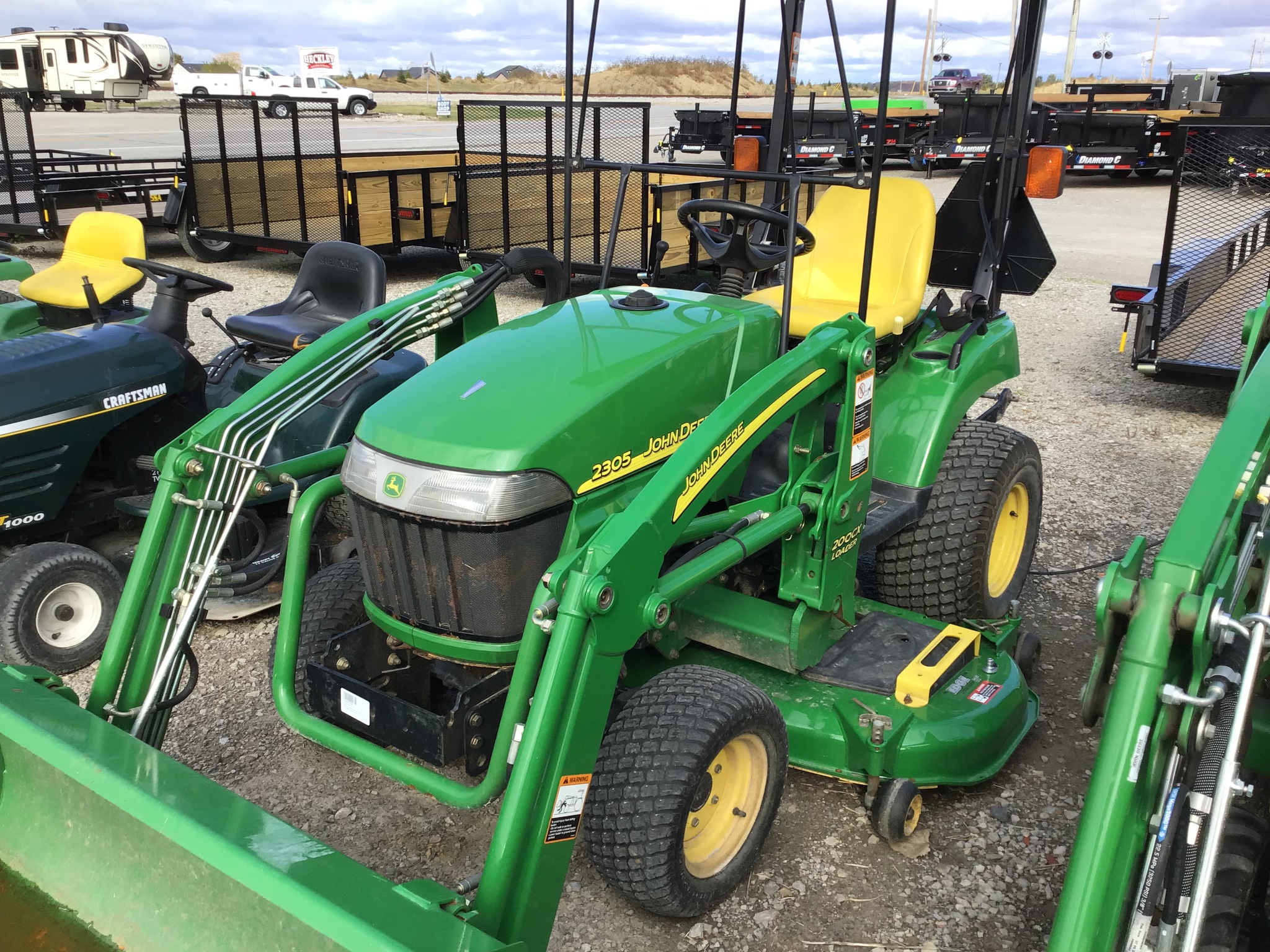 2006 John Deere 2305 Image 2