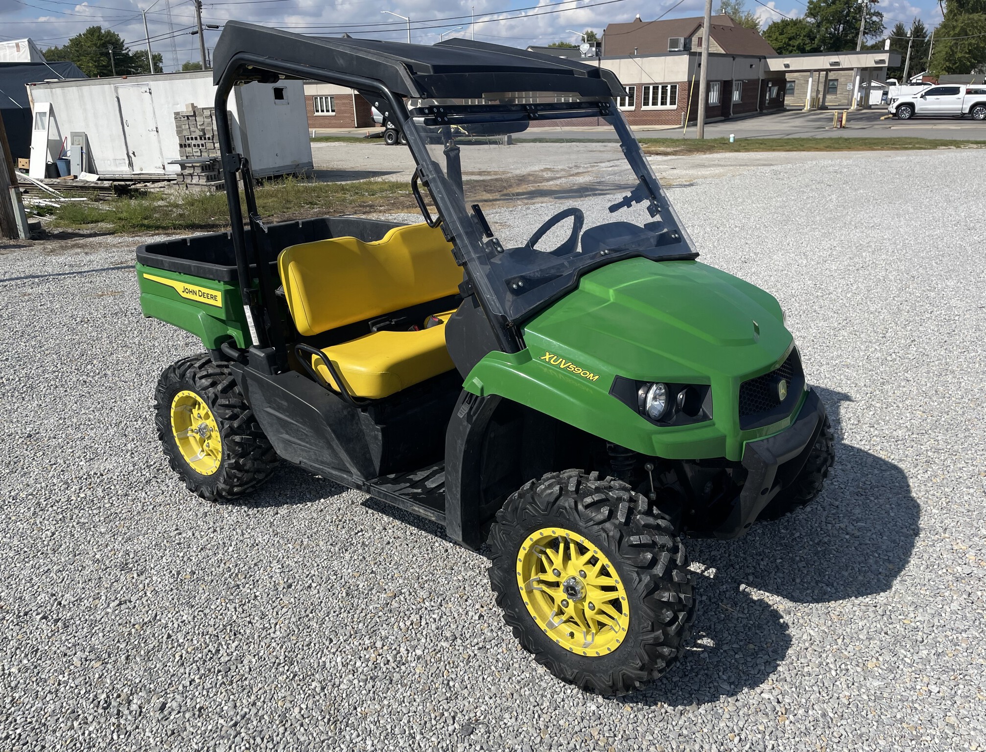 2022 John Deere XUV590M Image 3