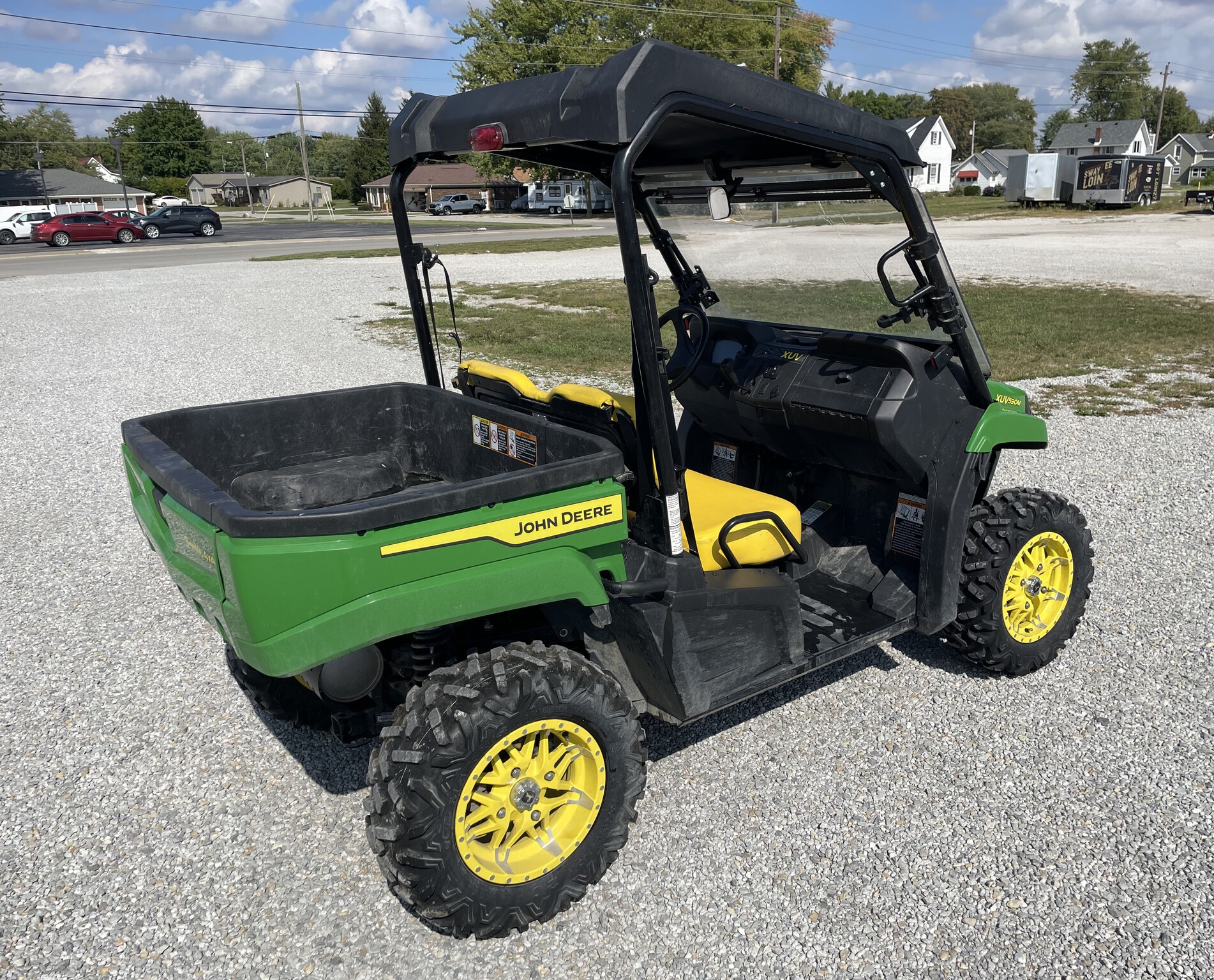 2022 John Deere XUV590M Image 4