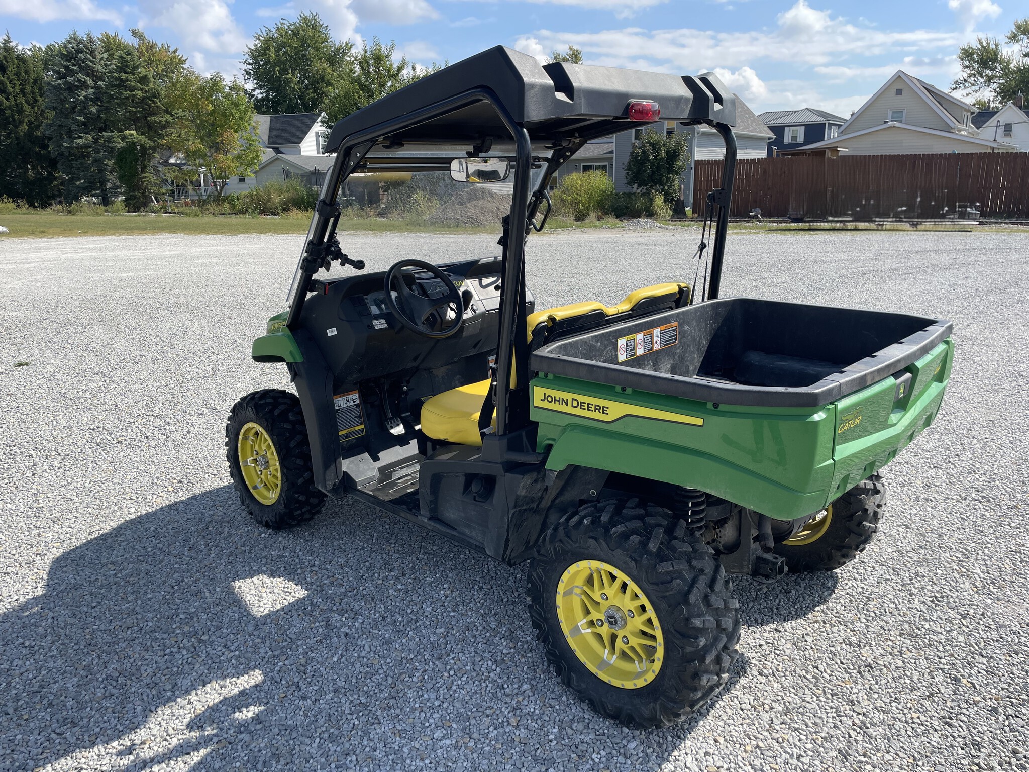 2022 John Deere XUV590M Image 6